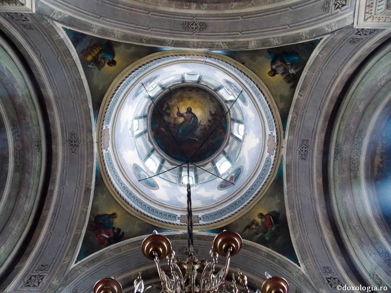 „De aş grăi în limbile omeneşti şi îngereşti, dar iubire nu am, făcutu-m-am aramă răsunătoare…”(I Corinteni 13, 1-13)