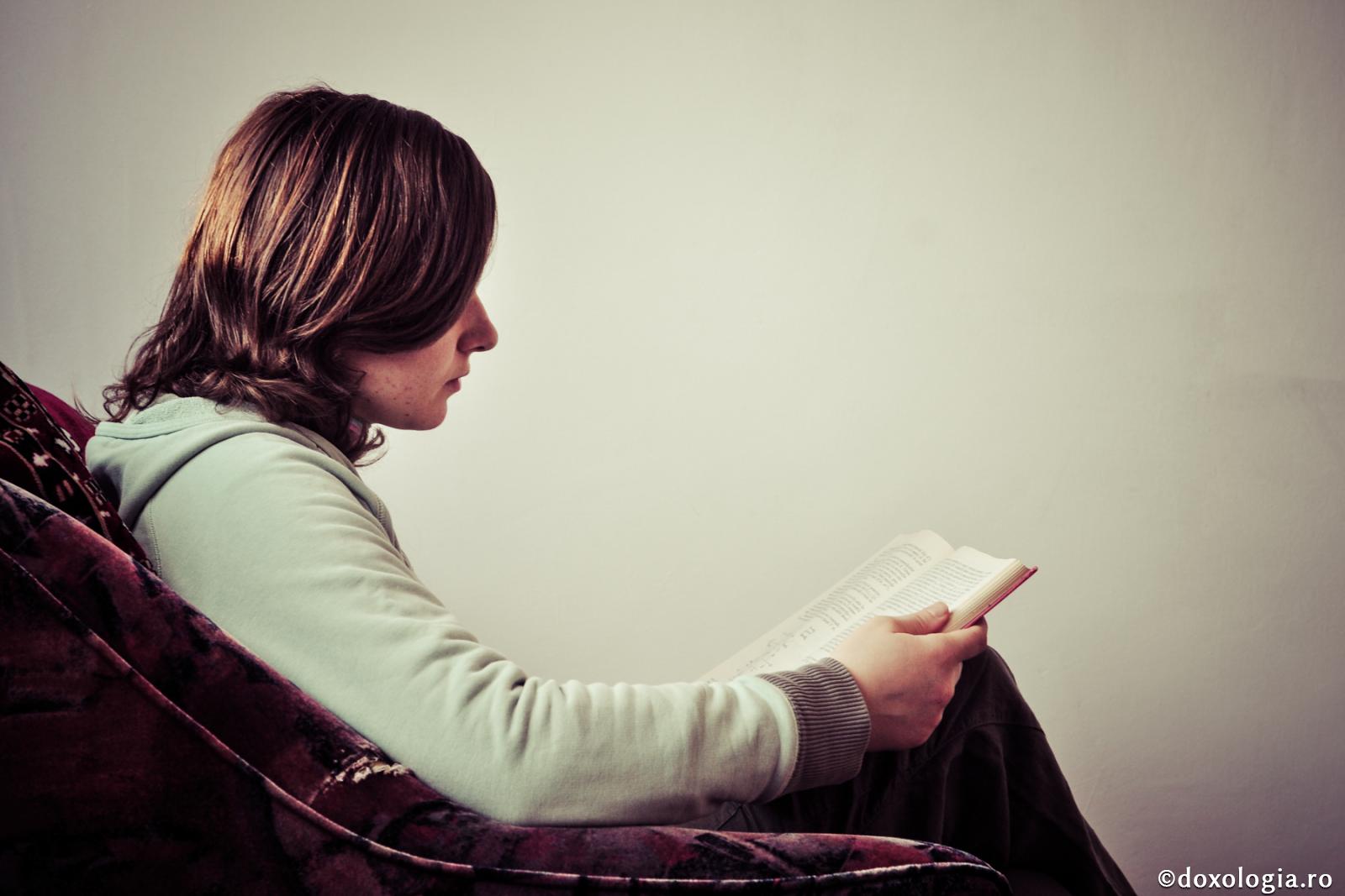 Pe mine două lucruri m-au ajutat în viaţă: credinţa în Dumnezeu şi cultura, şi pe amândouă le recomand. Nu le recomand separat, adică numai credinţa sau numai cultura, ci le recomand împreună: credinţa în Dumnezeu şi cultura.