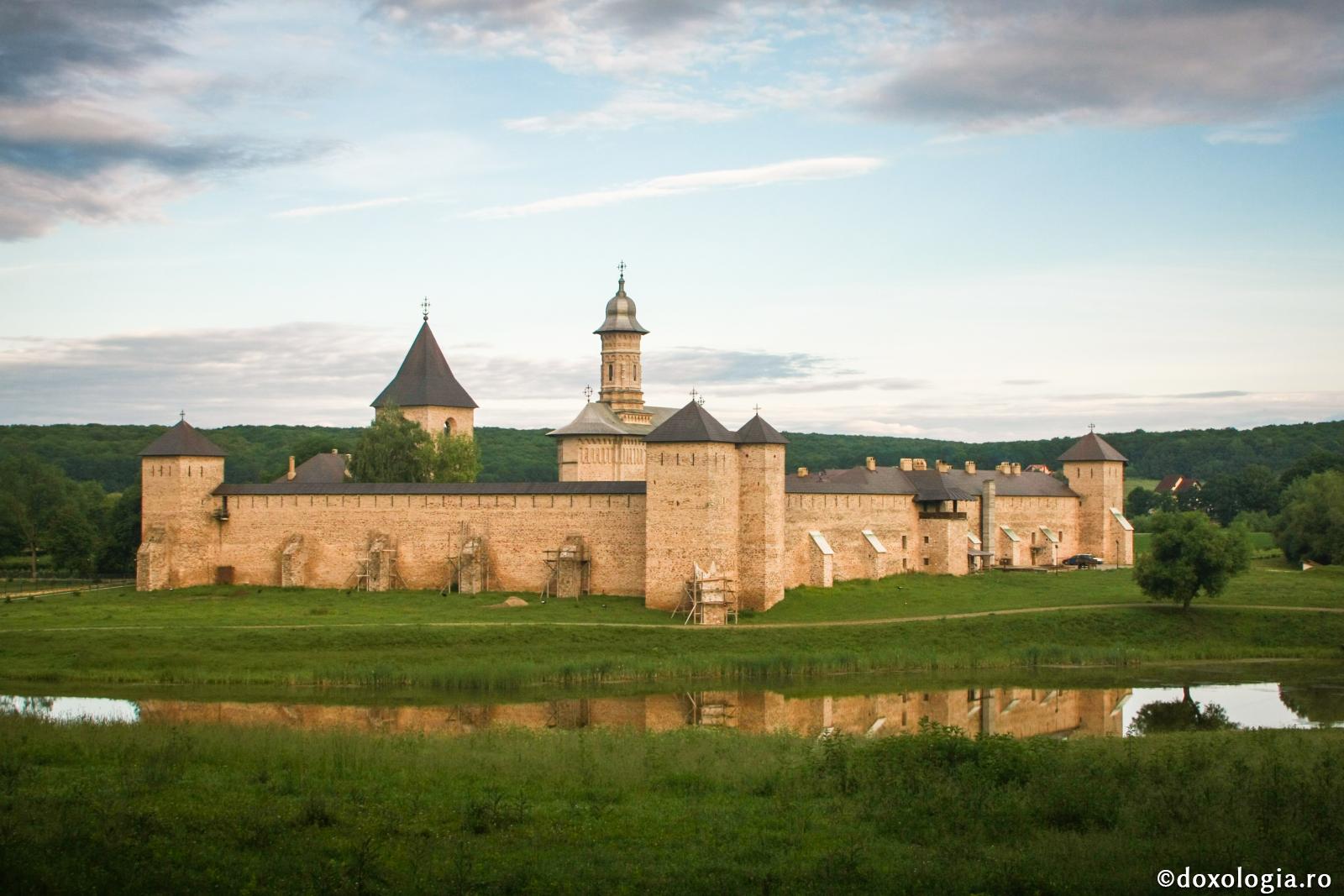 În mănăstire, oamenii intră pentru a atinge treapta înaltei desăvârșiri / Foto: Florentina Mardari Mănăstirea Dragomirna