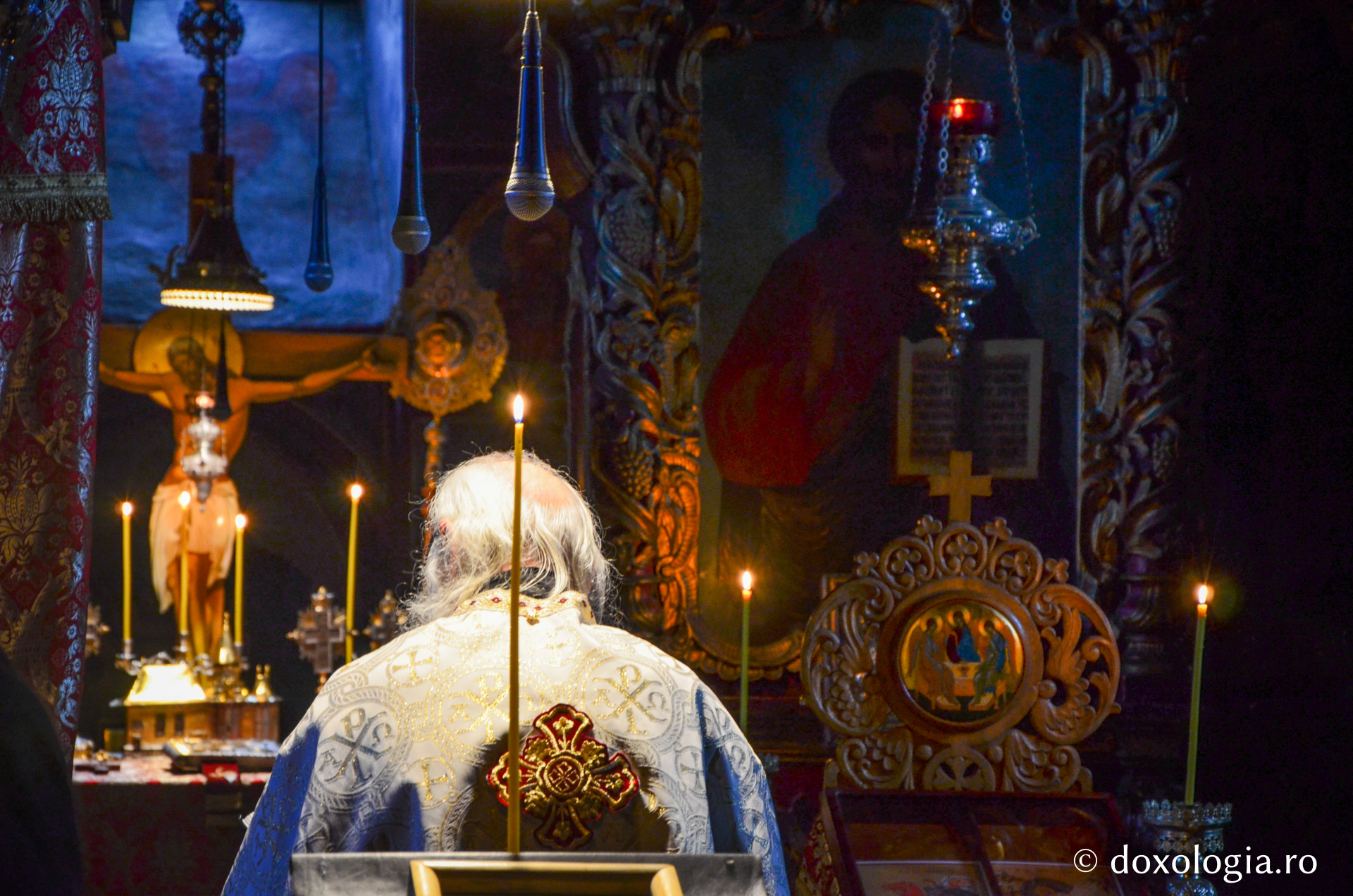 Între slujbe și ascultări, la Mănăstirea Bistrița