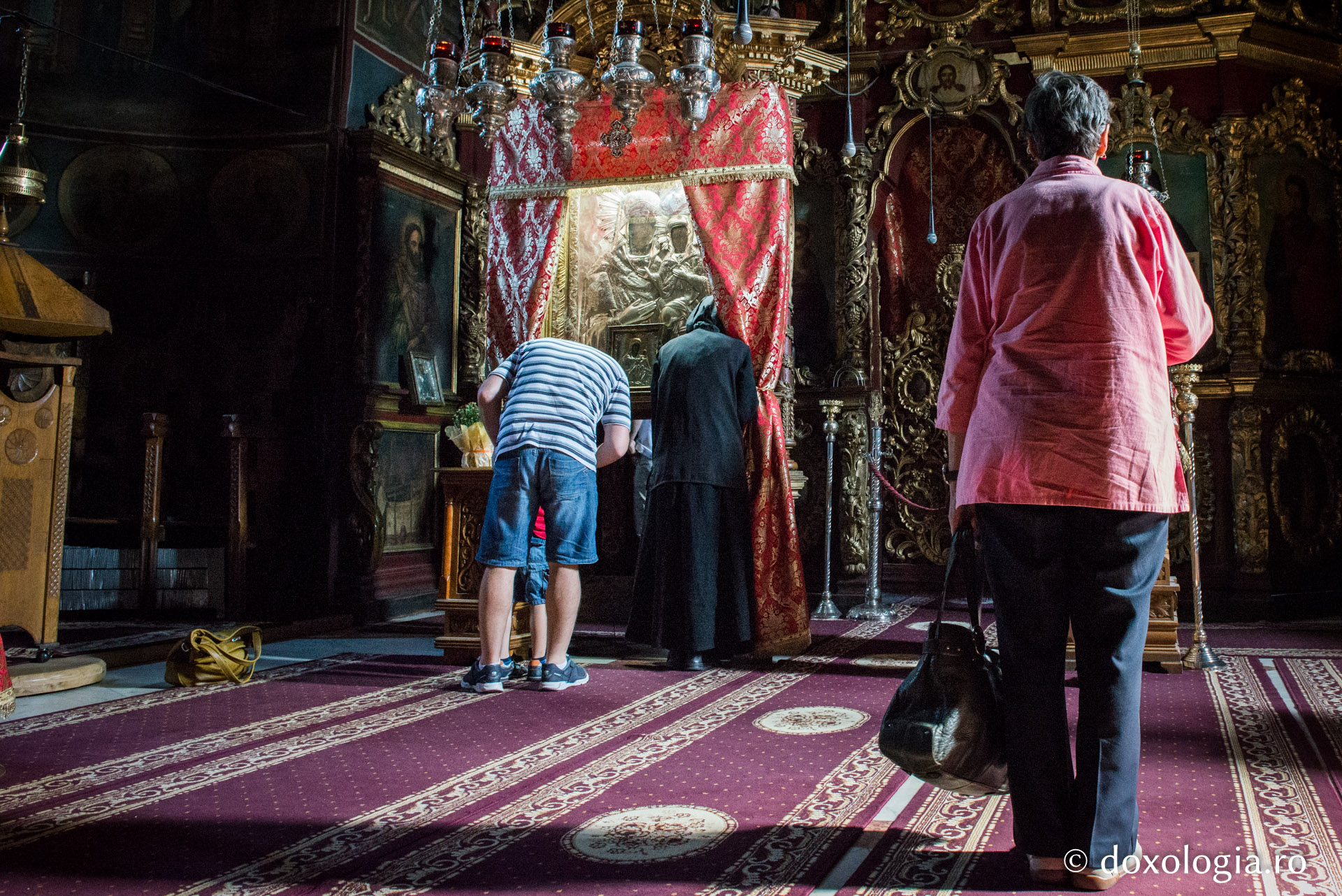 „Omul în biserică își află propria identitate”