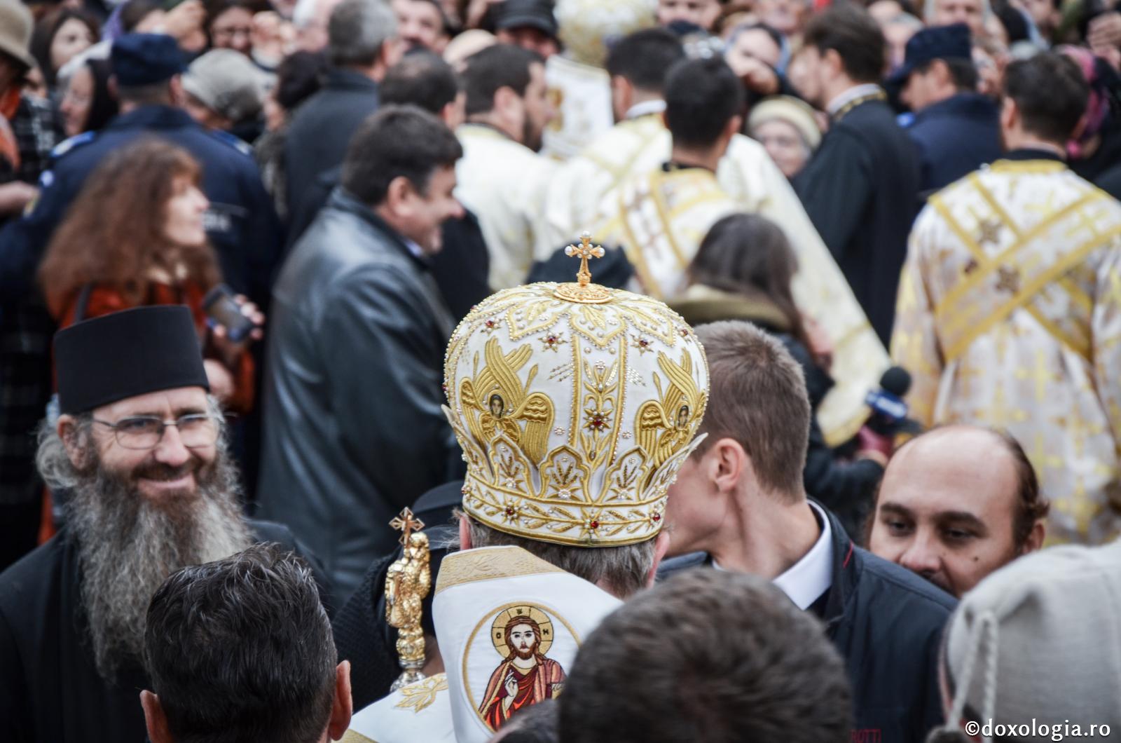 Rânduiala episcopilor nu se identifică cu cea a preoţilor