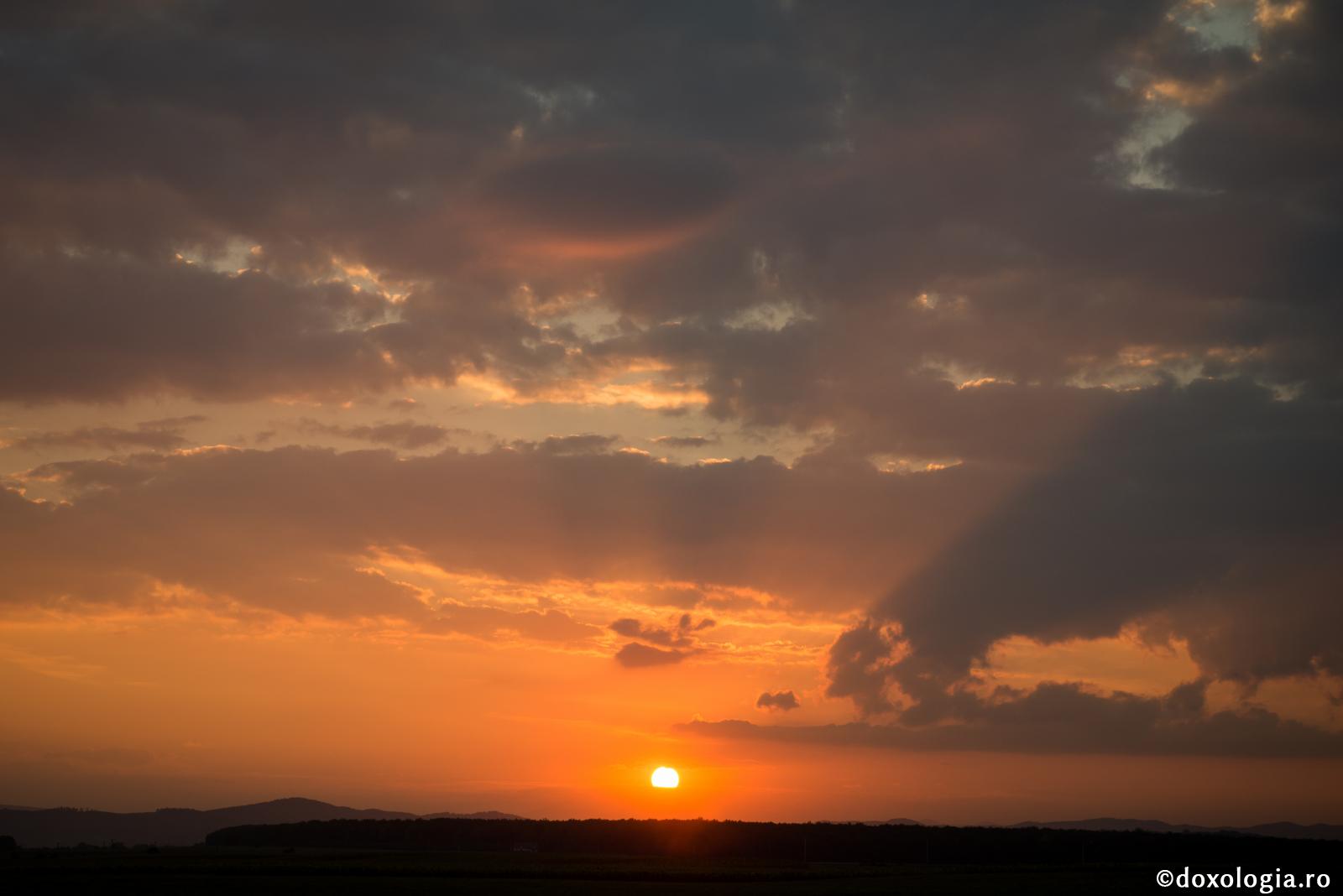 Cui slujesc soarele, luna, stelele, aerul, norii?