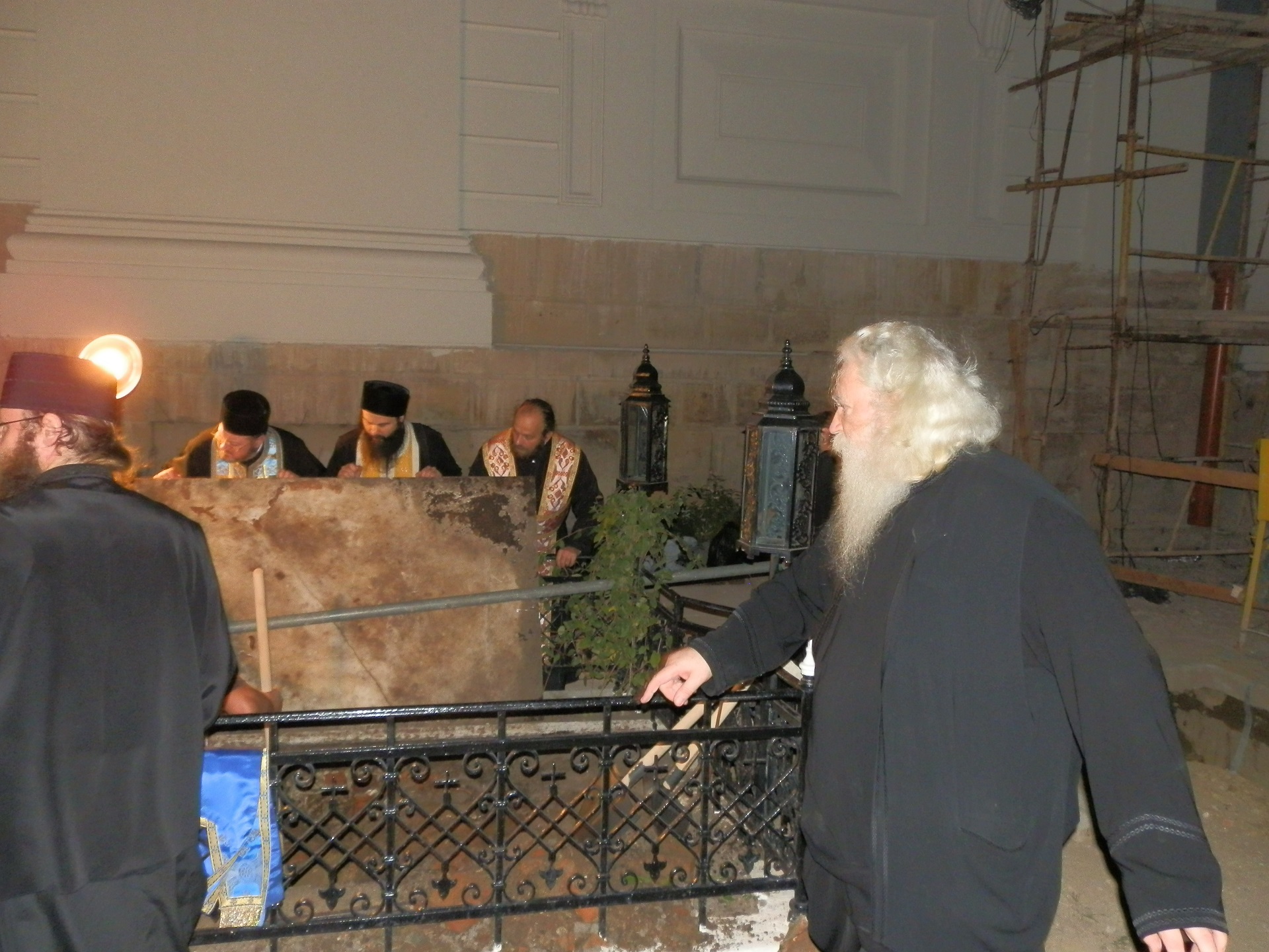 Osemintele Mitropolitului Iosif Naniescu, ctitorul Catedralei Mitropolitane din Iași, au fost scoase din mormânt