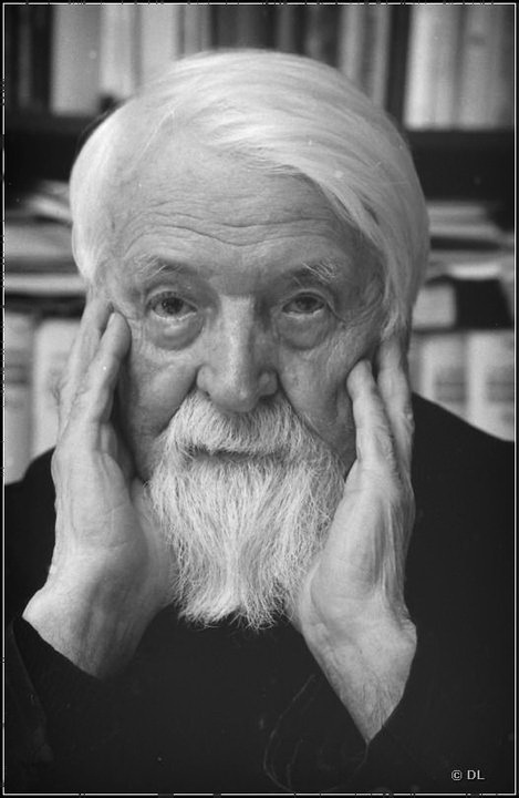 Iubirea este înrudirea omului cu Dumnezeu. Ea uneşte la maxim persoanele umane fără să le confunde. În iubire se arată plenitudinea existenţei.