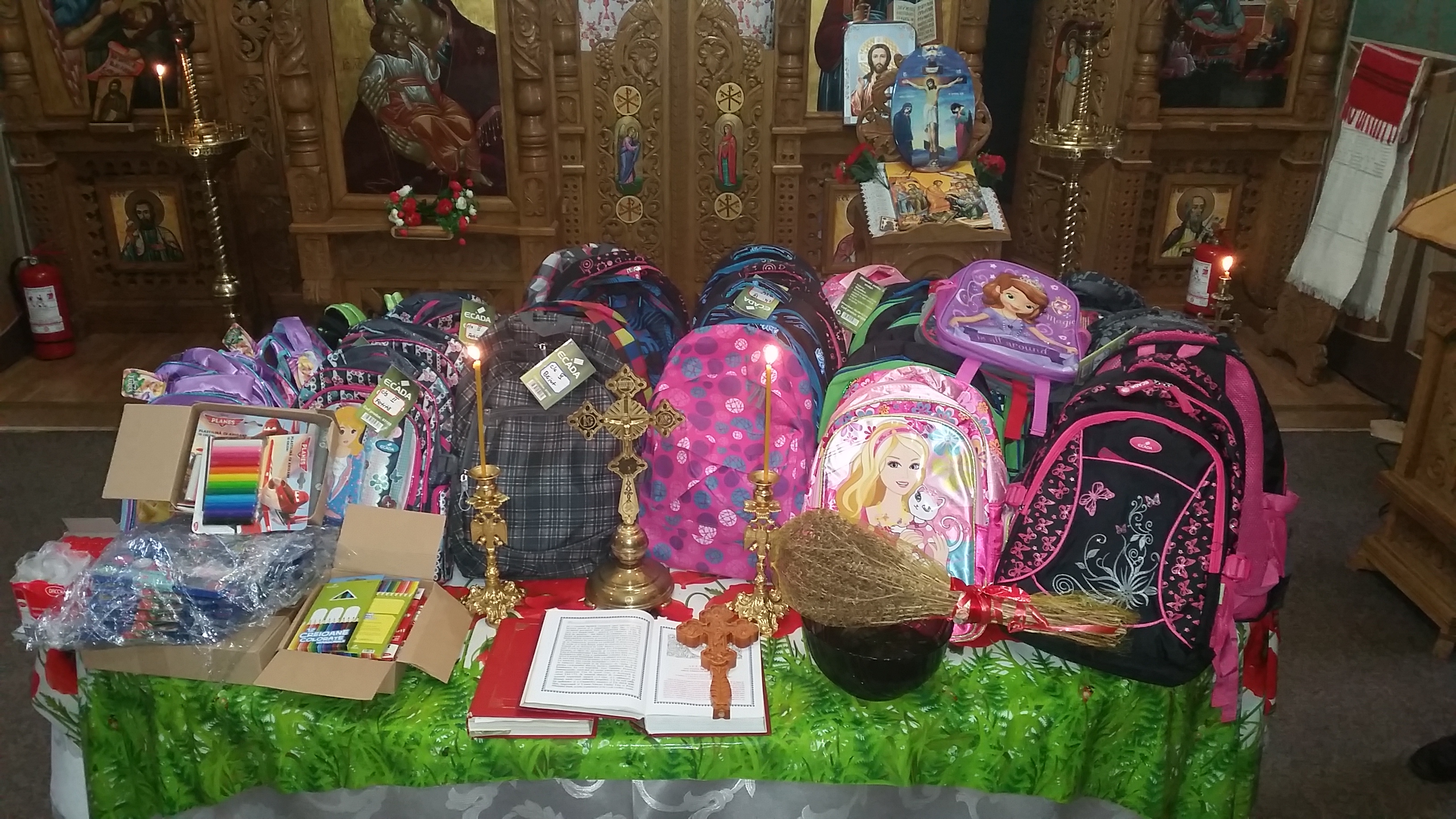 Daruri la început de an școlar, în Parohia „Naşterea Sfântului Ioan Botezătorul” din Poiana-Brăeşti