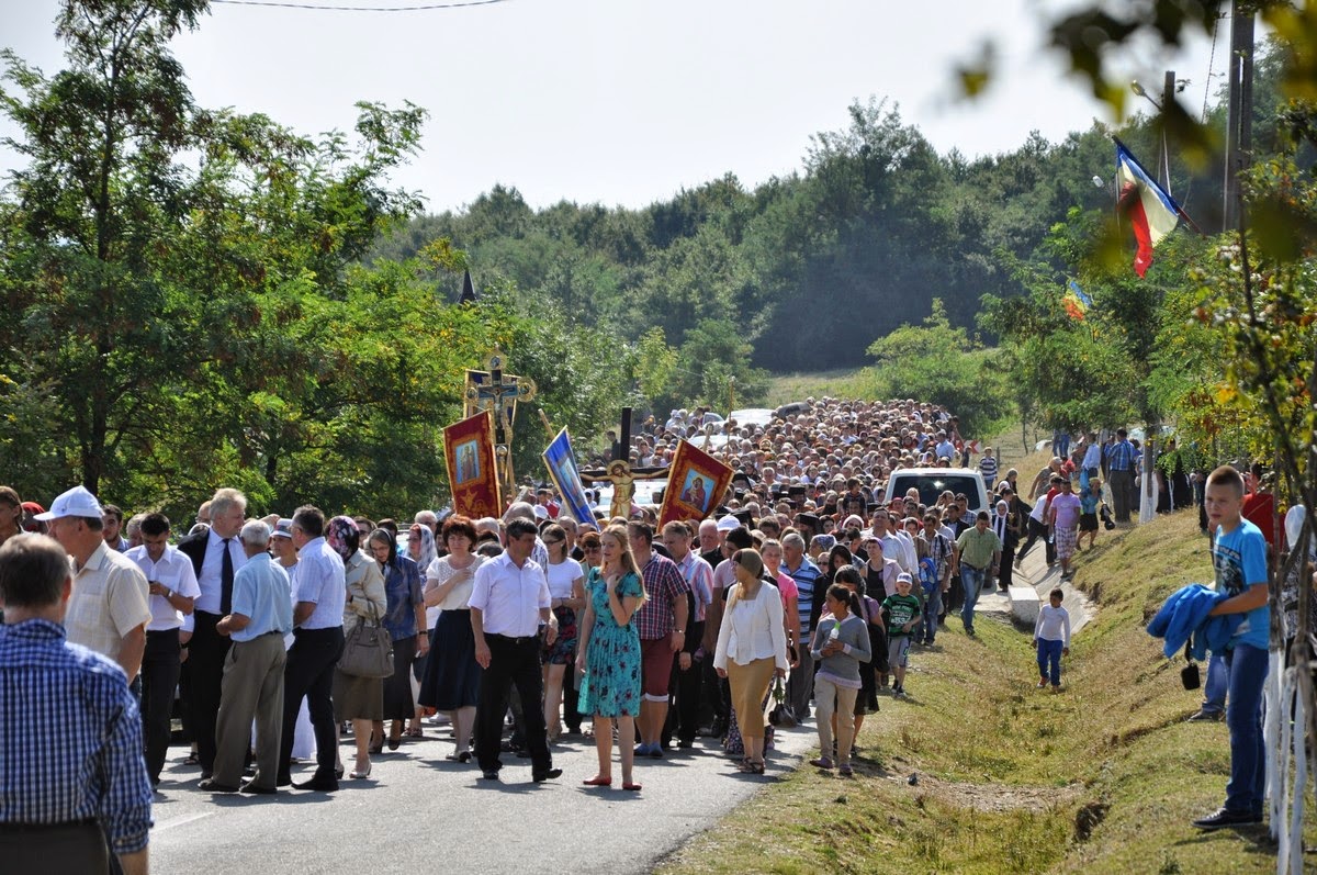 „Drumul Crucii” la Hadâmbu, de Înălţarea Sfintei Cruci