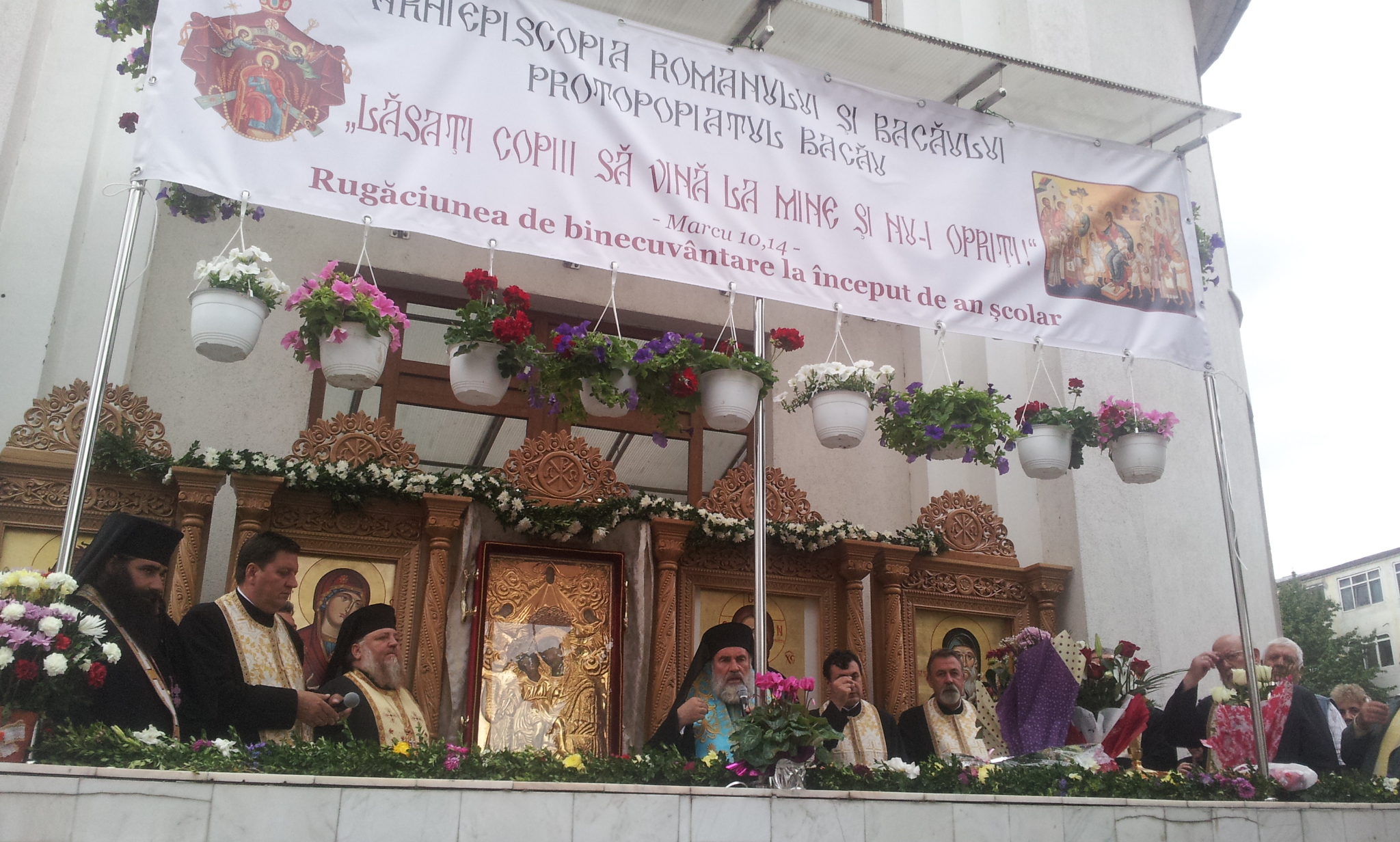 Procesiune impresionantă la Roman şi Bacău Procesiune impresionantă la Roman şi Bacău
