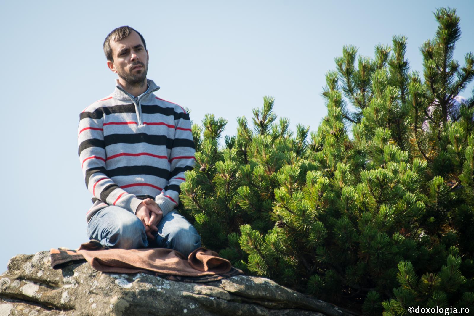 Dumnezeu nu se ruşinează de locul unde te rogi