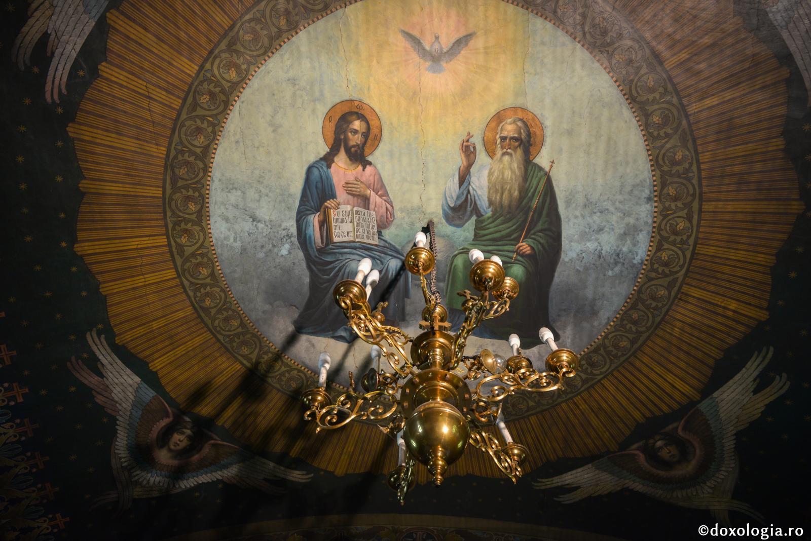 Dacă cineva nădăjduieşte să ajungă acolo unde e Sfânta Treime, acela să se străduiască să nu piardă din vedere pe Hristos cel Întrupat