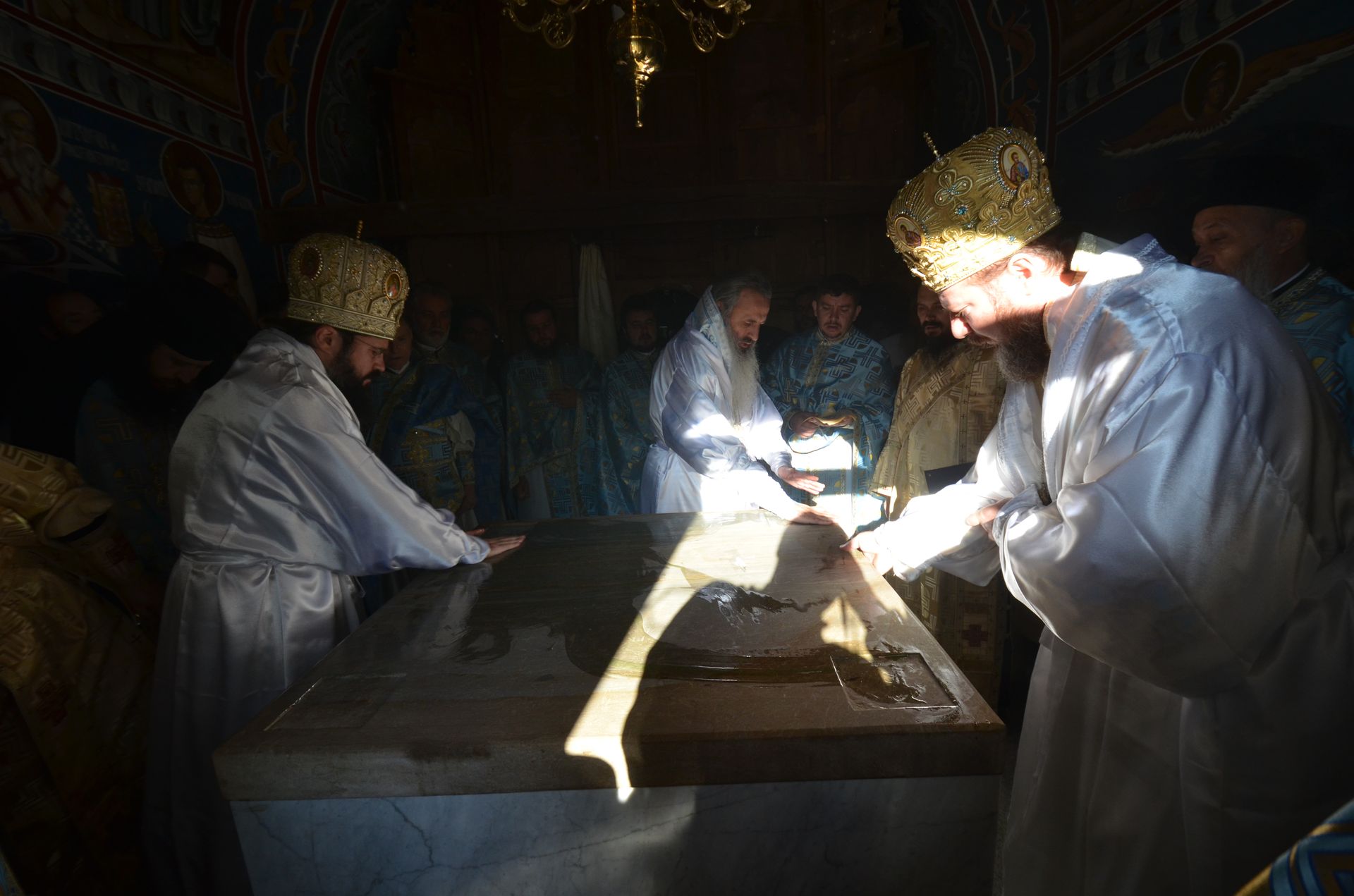 „Tu, popor român, să nu te temi dacă vor veni străinii peste tine! Să te temi atunci când mamele nu vor mai face copii!”