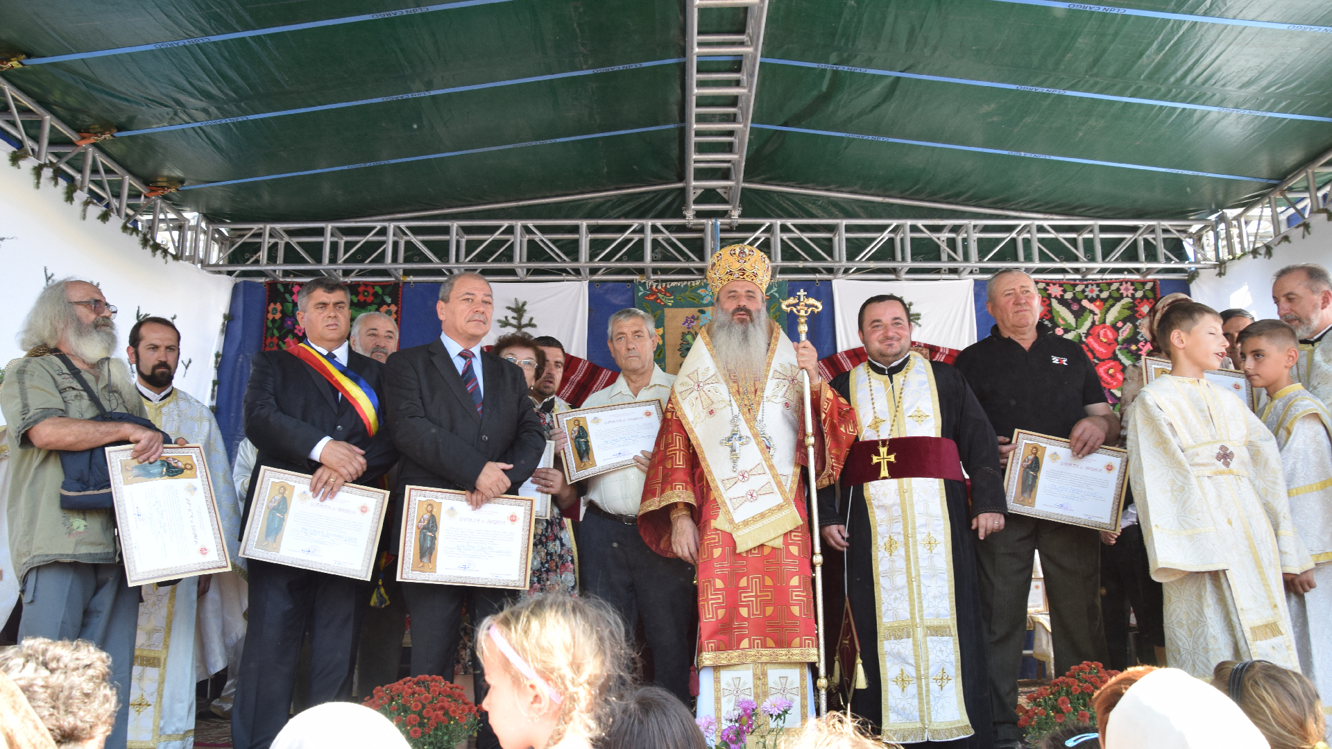 Sfințire de biserică în localitatea Zaboloteni, comuna Trifești