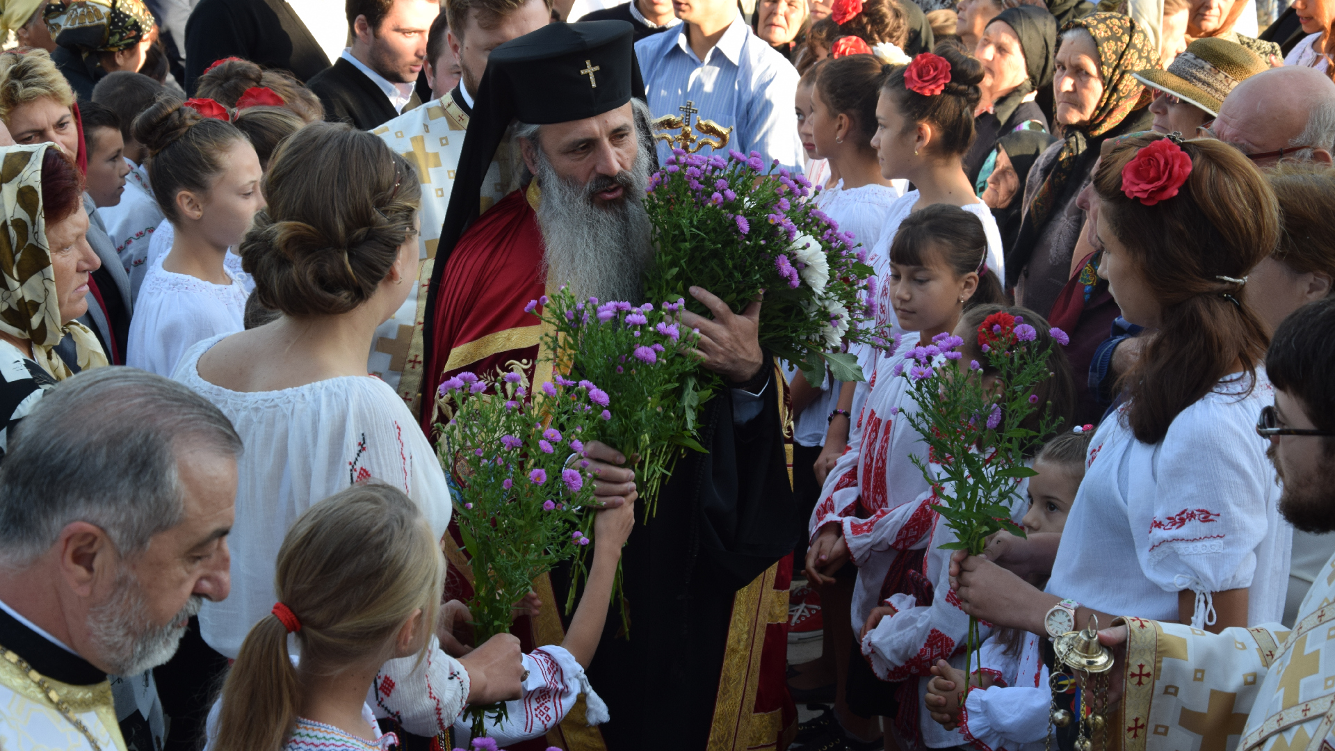 Sfințire de biserică în localitatea Zaboloteni, comuna Trifești