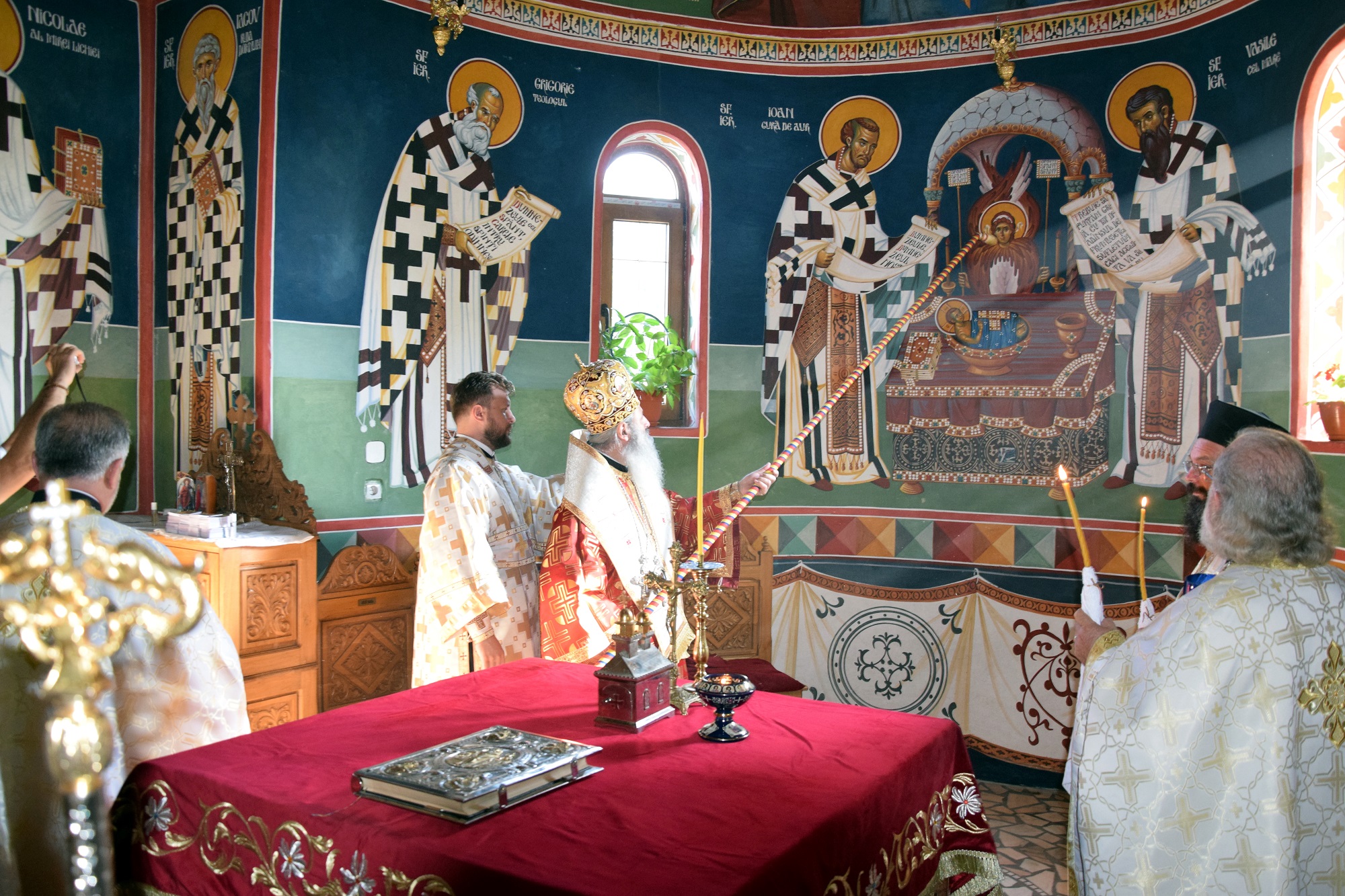 Sfințire de biserică în localitatea Zaboloteni, comuna Trifești