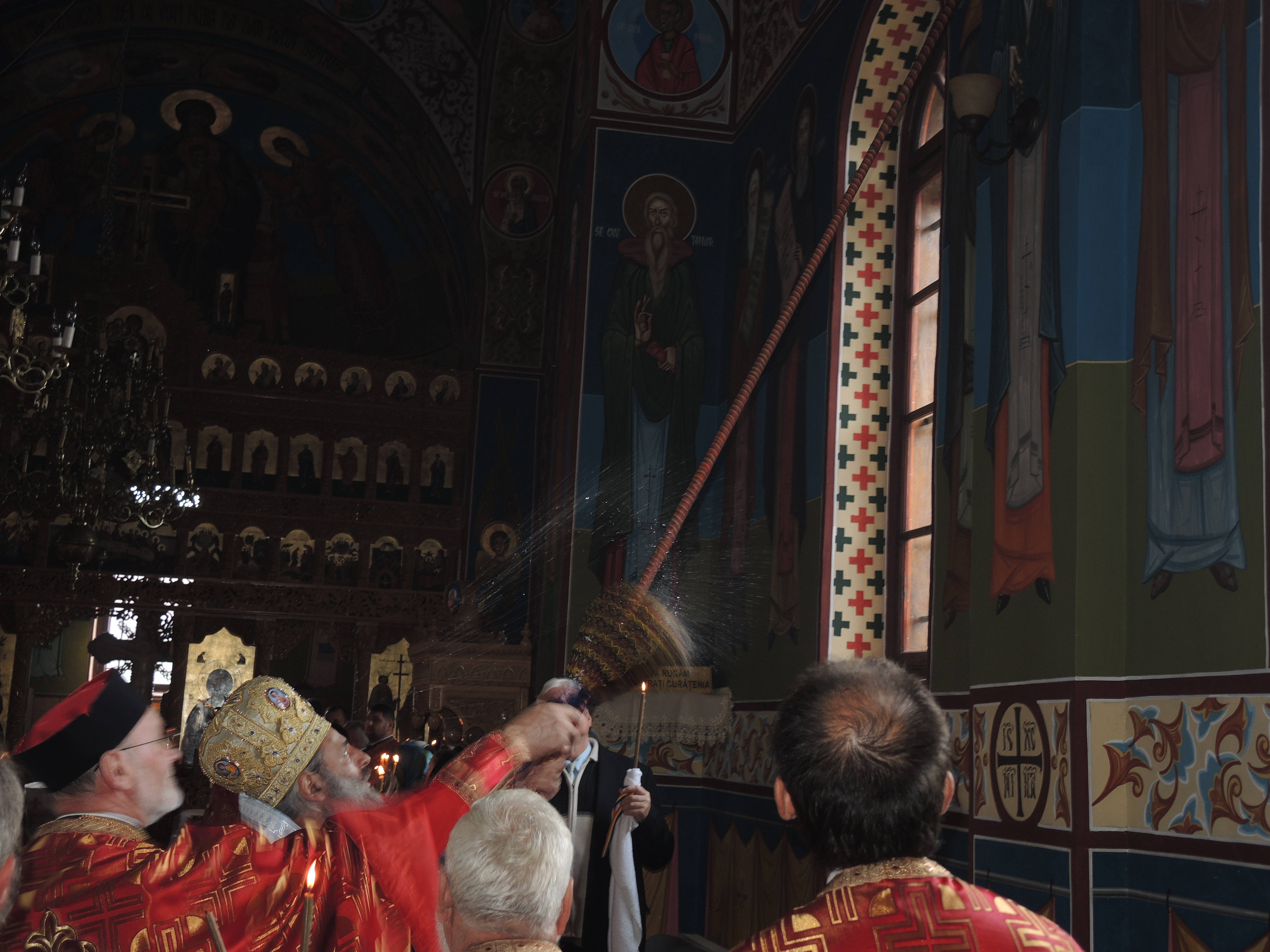 Biserica parohiei Răbâia din Protopopiatul Târgu Neamț, sfințită de Înaltpreasfințitul Teofan