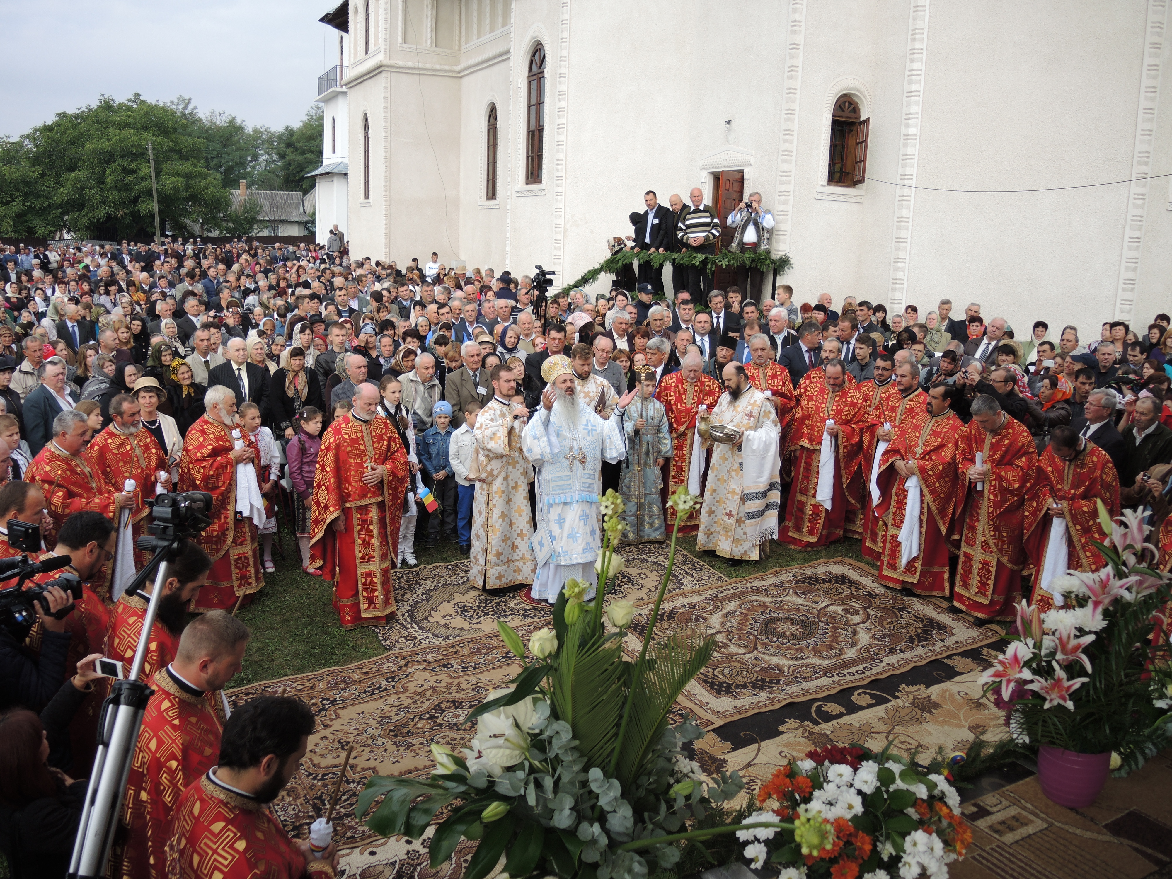 Biserica parohiei Răbâia din Protopopiatul Târgu Neamț, sfințită de Înaltpreasfințitul Teofan