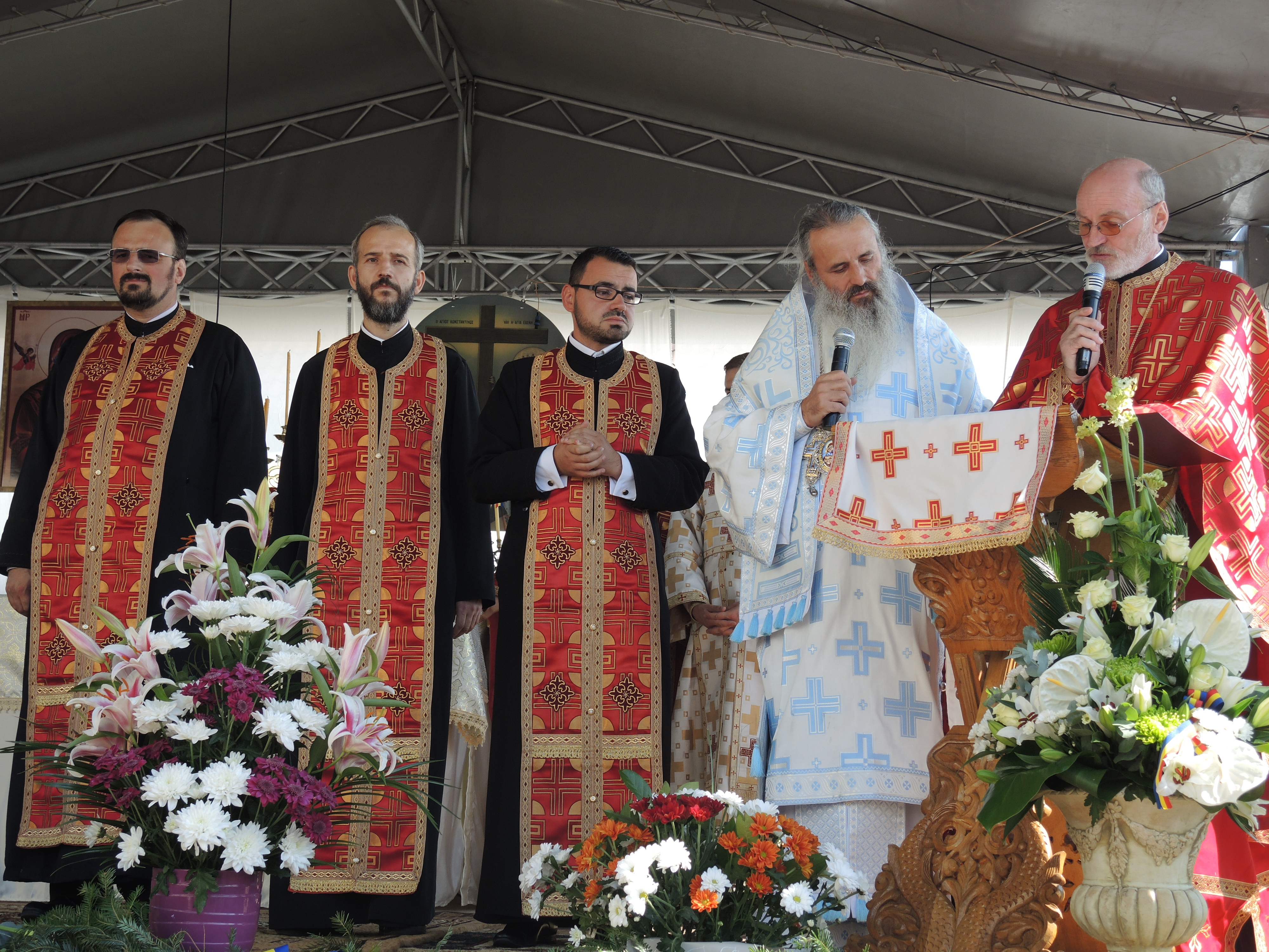 Biserica parohiei Răbâia din Protopopiatul Târgu Neamț, sfințită de Înaltpreasfințitul Teofan