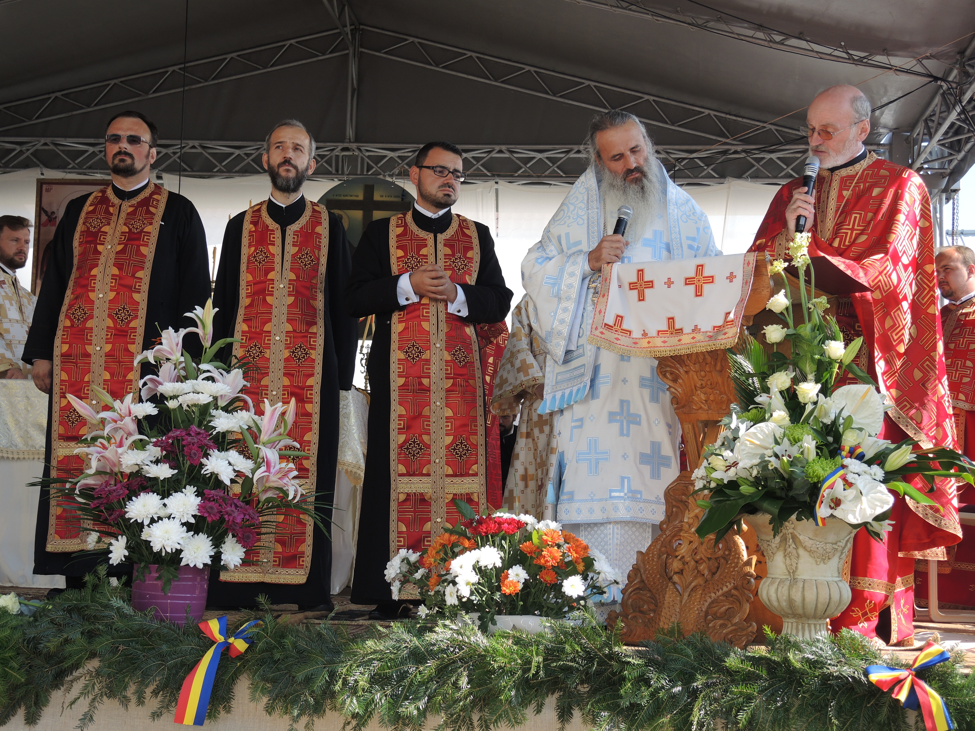 Biserica parohiei Răbâia din Protopopiatul Târgu Neamț, sfințită de Înaltpreasfințitul Teofan