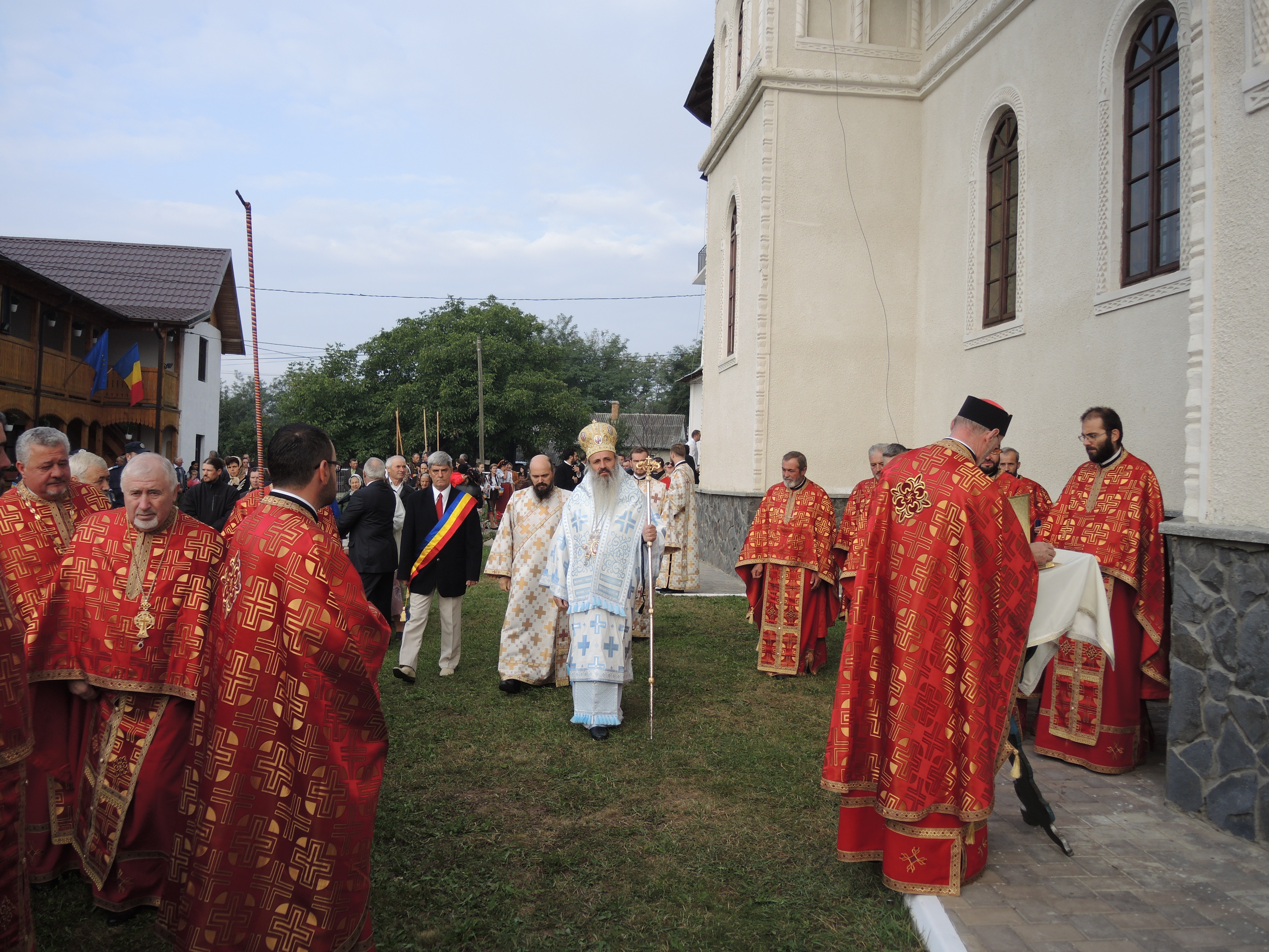 Biserica parohiei Răbâia din Protopopiatul Târgu Neamț, sfințită de Înaltpreasfințitul Teofan