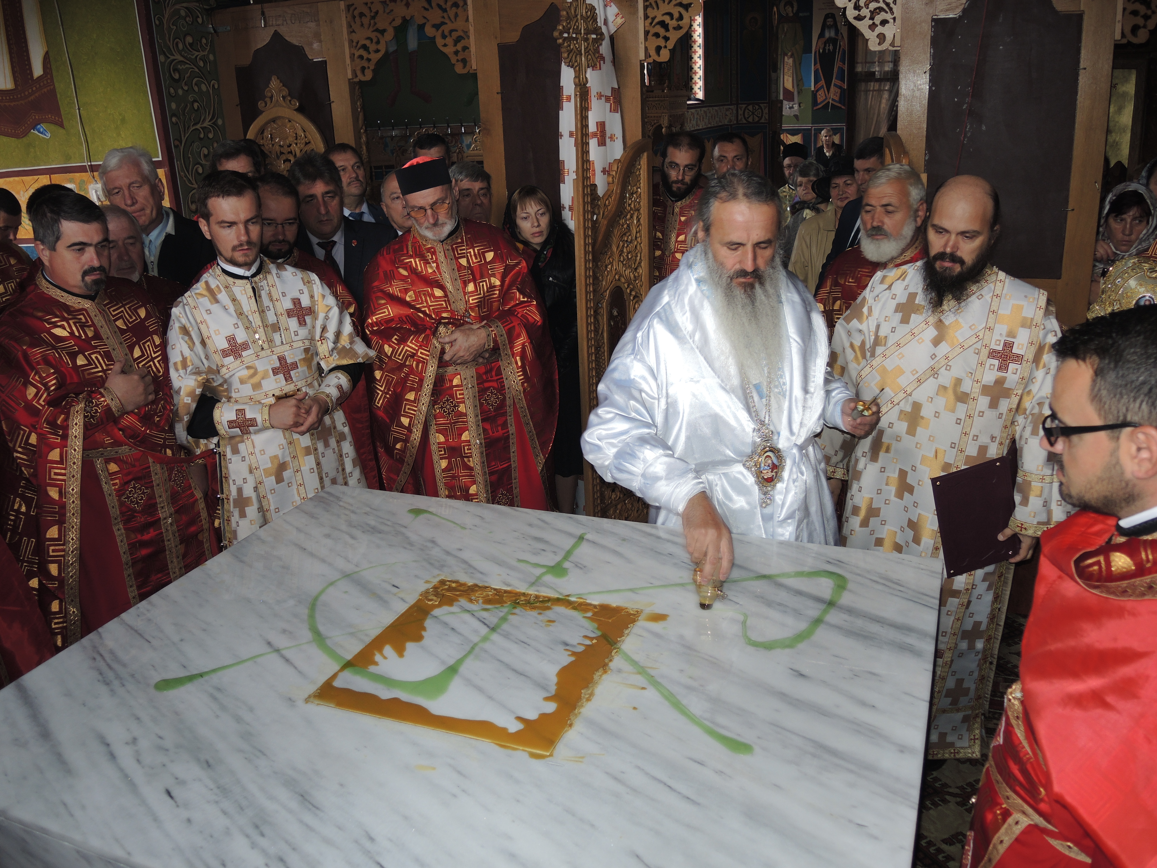 Biserica parohiei Răbâia din Protopopiatul Târgu Neamț, sfințită de Înaltpreasfințitul Teofan