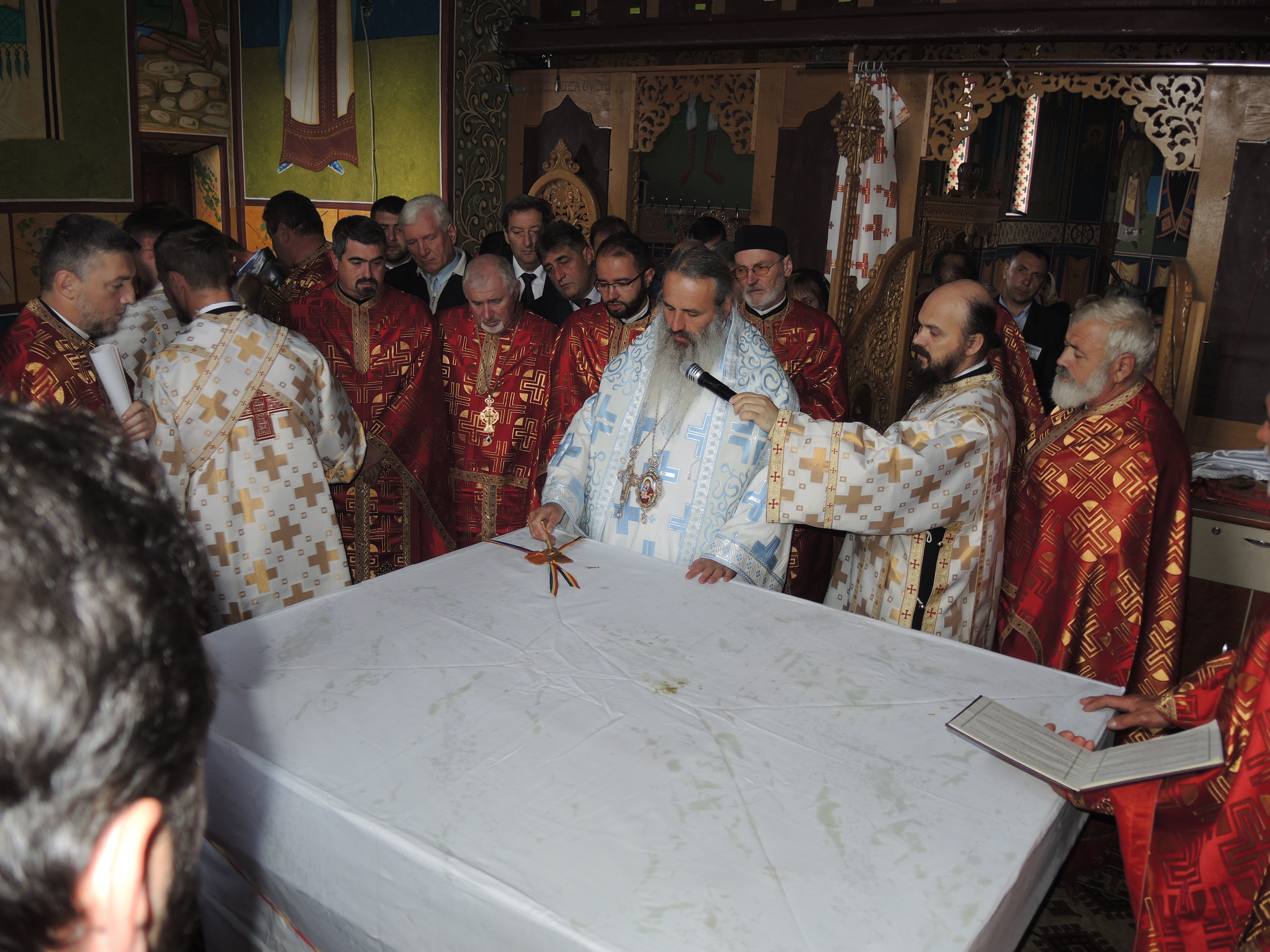 Biserica parohiei Răbâia din Protopopiatul Târgu Neamț, sfințită de Înaltpreasfințitul Teofan