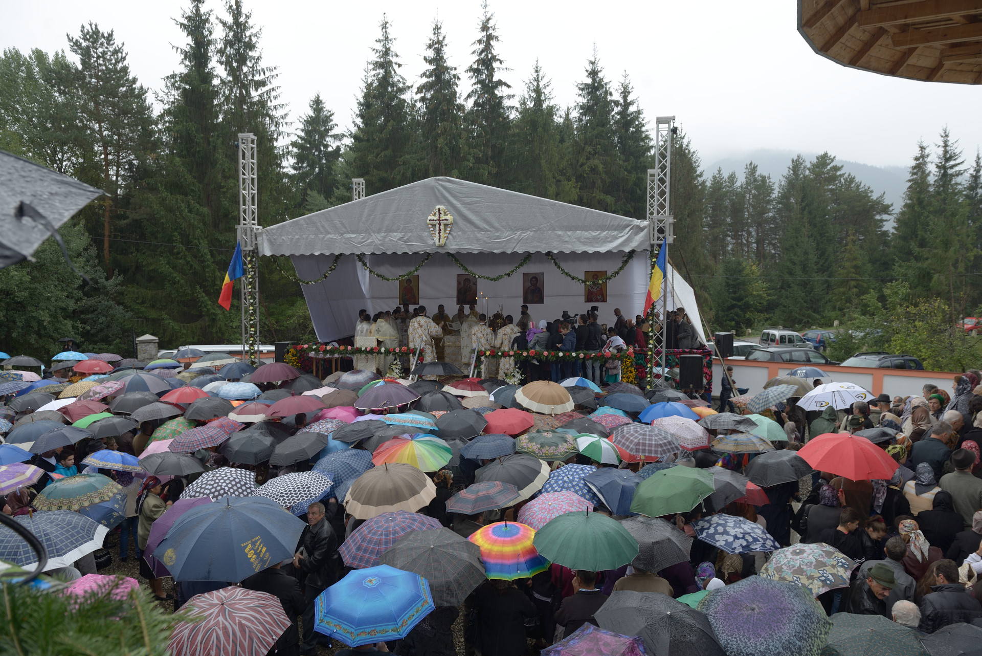 Foto: Oana Nechifor Biserica „Sfântul Ierarh Nicolae” din Chirițeni a fost sfințită