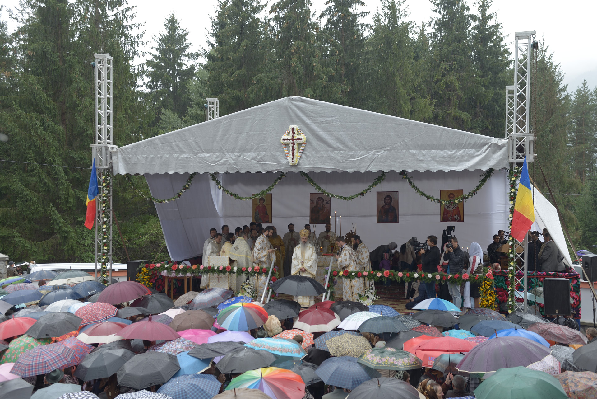 Foto: Oana Nechifor Biserica „Sfântul Ierarh Nicolae” din Chirițeni a fost sfințită
