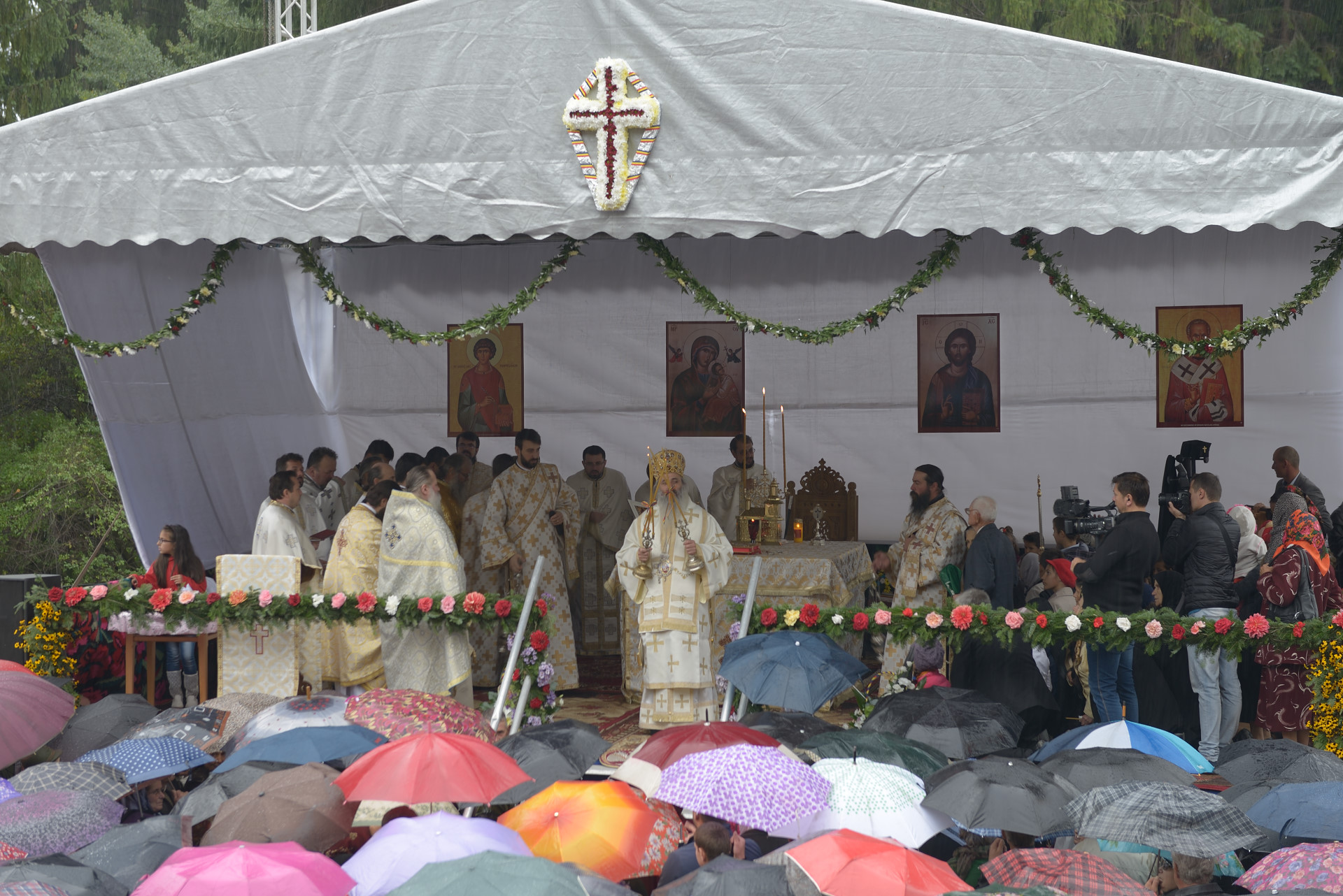 Foto: Oana Nechifor Biserica „Sfântul Ierarh Nicolae” din Chirițeni a fost sfințită