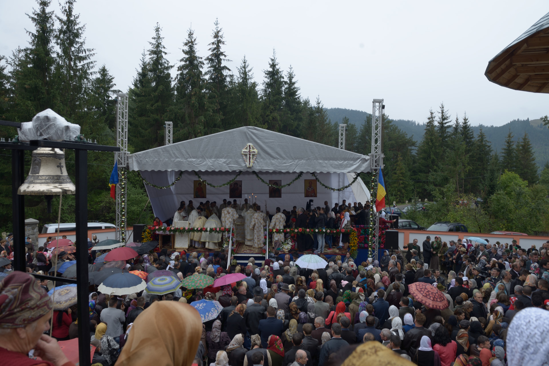 Foto: Oana Nechifor Biserica „Sfântul Ierarh Nicolae” din Chirițeni a fost sfințită