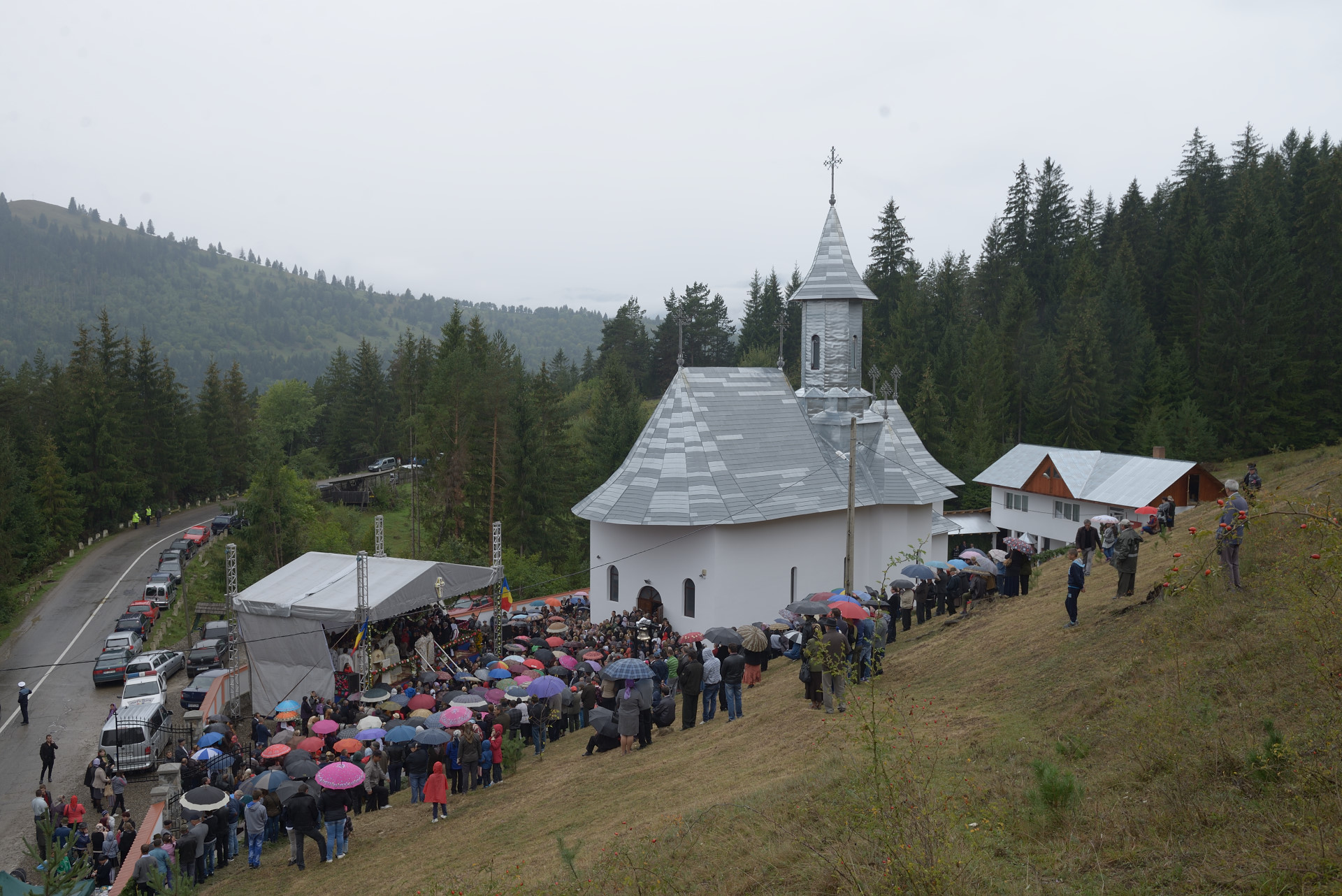 Foto: Oana Nechifor Biserica „Sfântul Ierarh Nicolae” din Chirițeni a fost sfințită