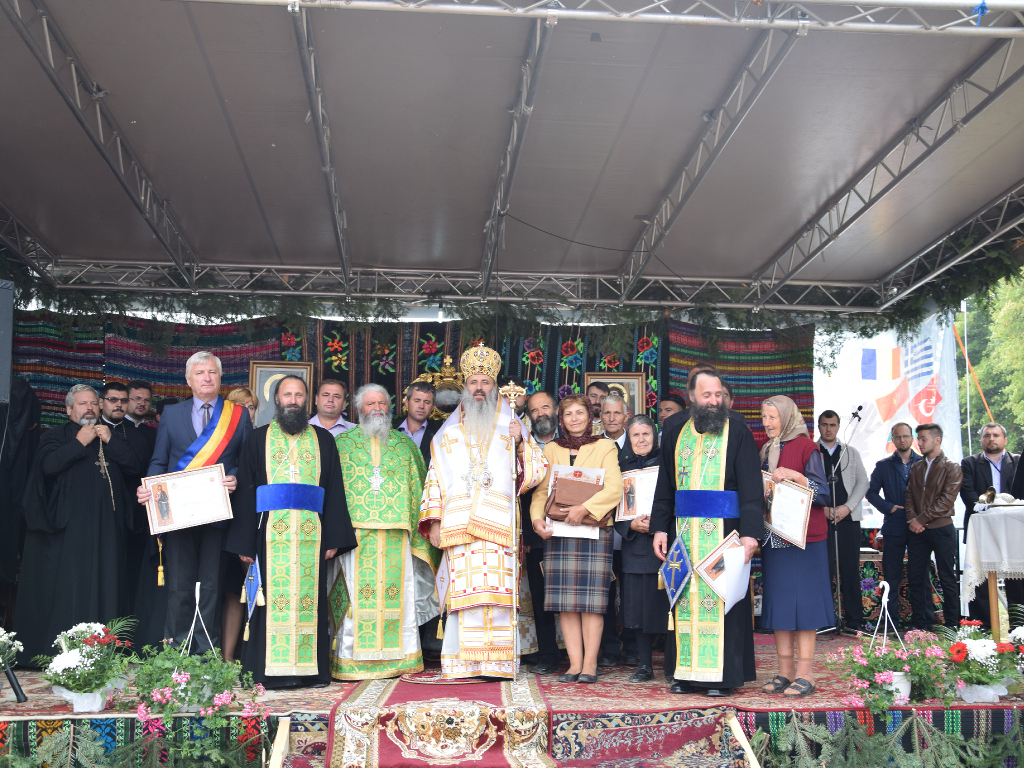 Slujbă arhierească de sfințire la schitul păstorit de doi frați gemeni