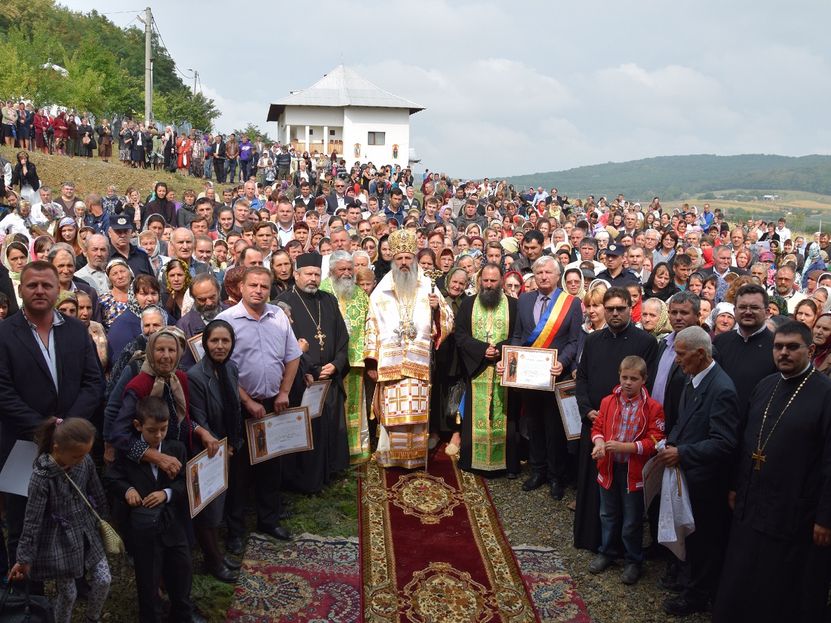 Slujbă arhierească de sfințire la schitul păstorit de doi frați gemeni