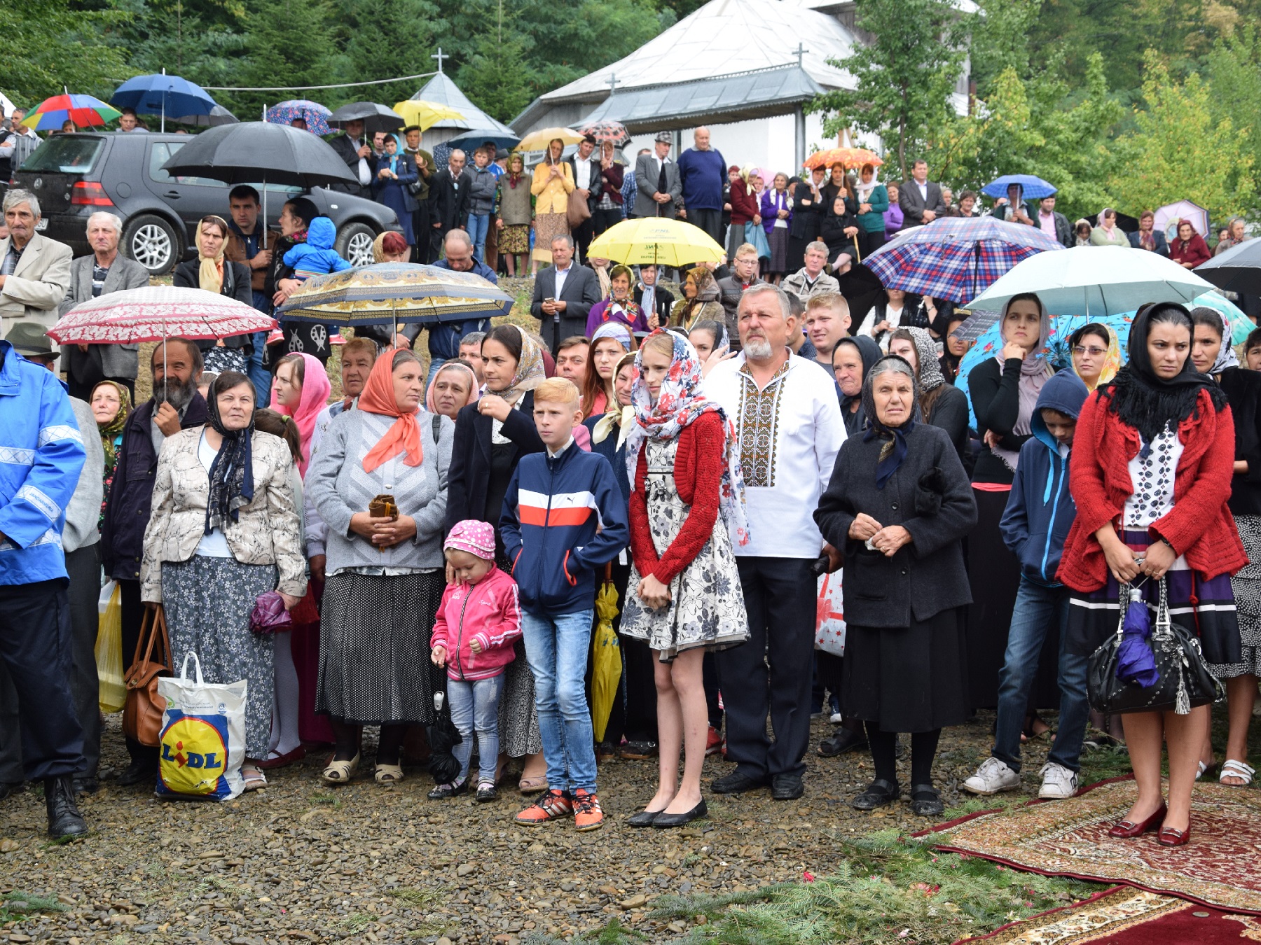 Slujbă arhierească de sfințire la schitul păstorit de doi frați gemeni