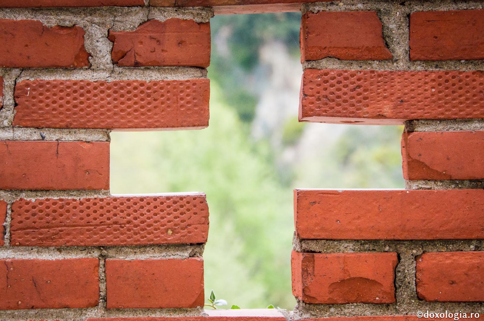 Patriarhul Grigorie al III-lea Laham; „Creștinii trebuie să rămână acasă, lângă bisericile ruinate, ruinate dar ale noastre”