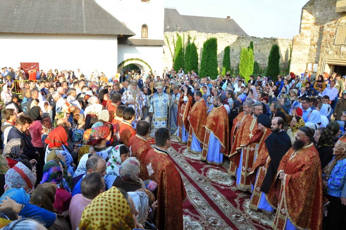 „Drumul Crucii” la Hadâmbu, de Înălţarea Sfintei Cruci