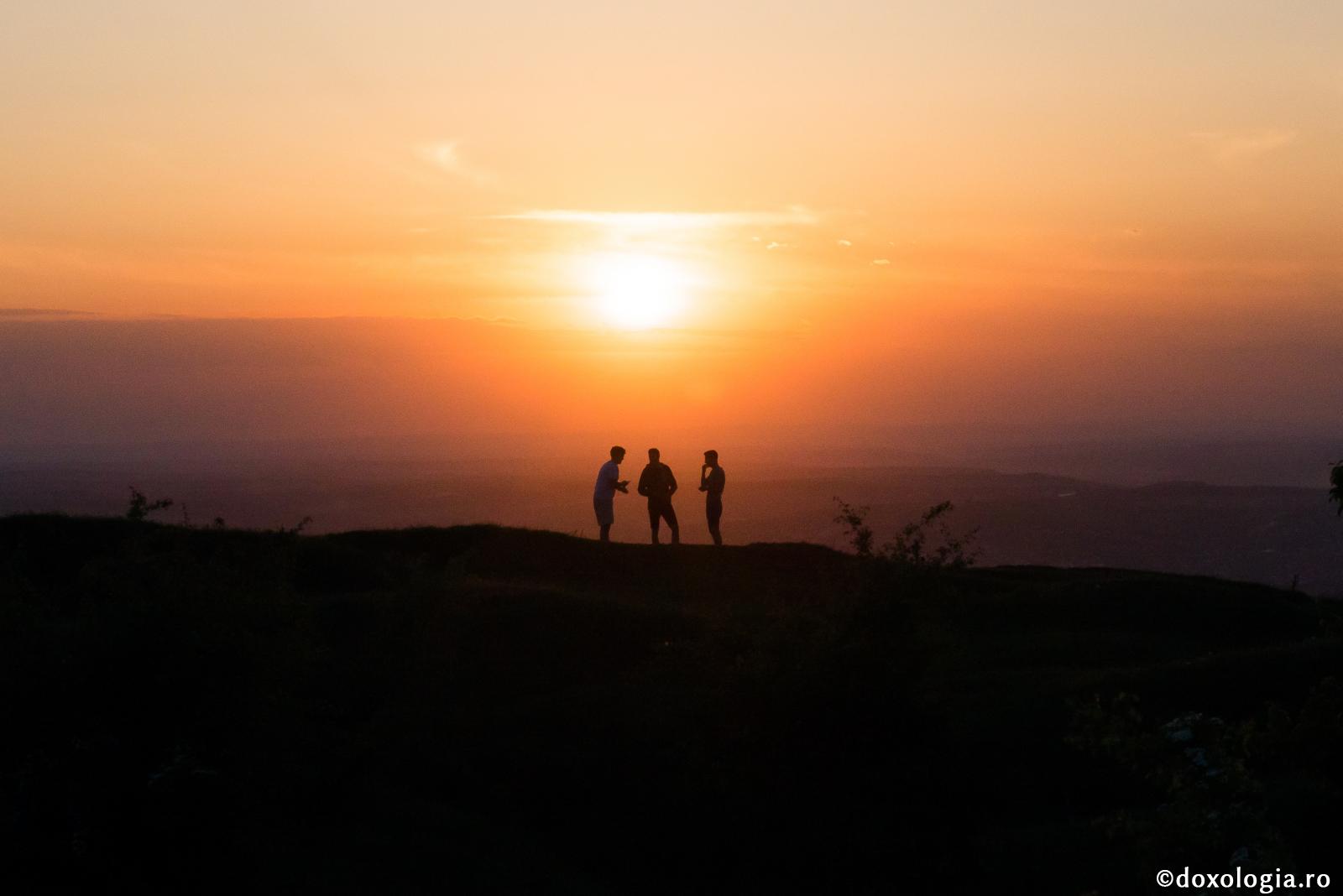 „Entuziasmul și puterea tinereții să nu vă părăsească în lupta duhovnicească!”