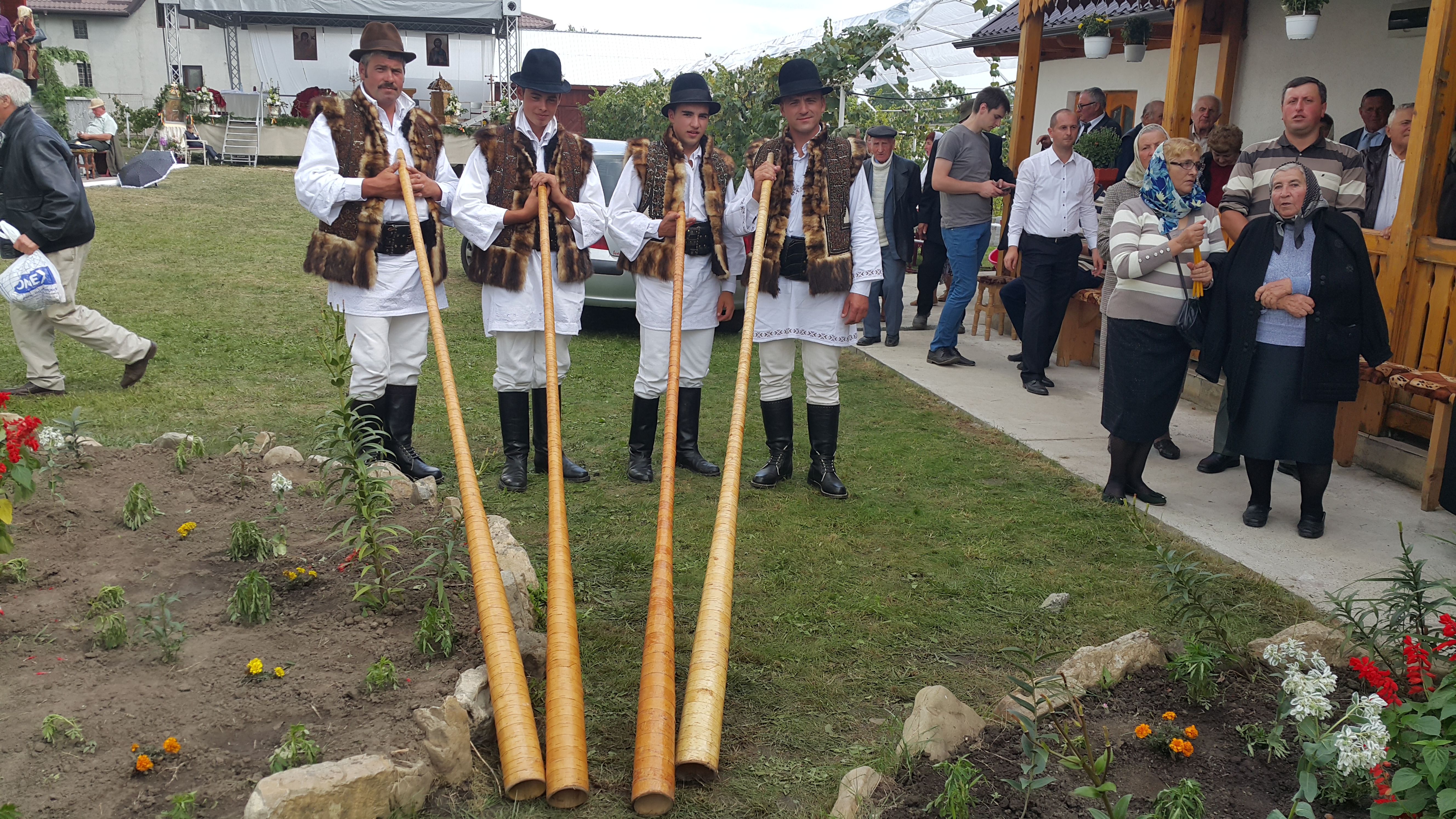 Biserica parohiei Răbâia din Protopopiatul Târgu Neamț, sfințită de Înaltpreasfințitul Teofan