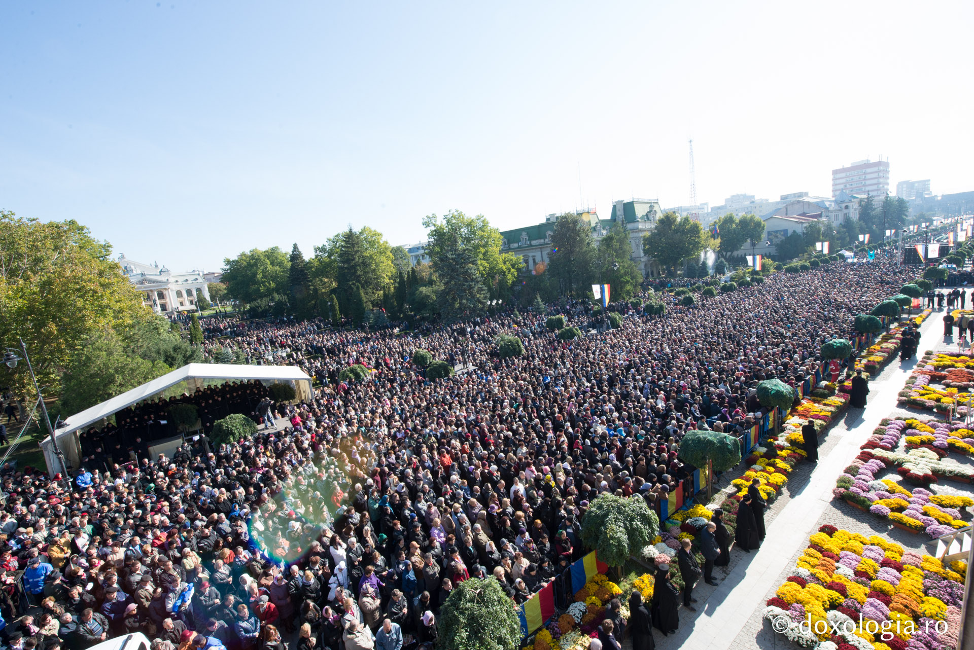 Reportaj - manifestările prilejuite de hramul Sfintei Cuvioase Parascheva, 2015