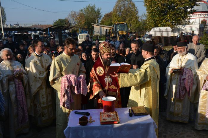 Biserica de lemn din Izbiceni a fost târnosită Biserica de lemn din Izbiceni a fost târnosită