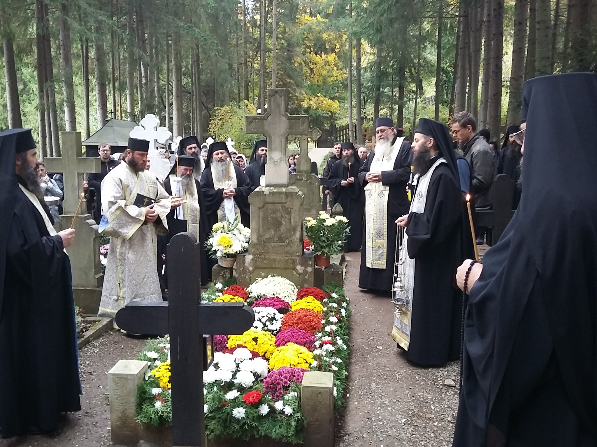 Sfânta Liturghie și Parastas la un an de la trecere la Domnul a părintelui arhimandrit Victorin Oanele