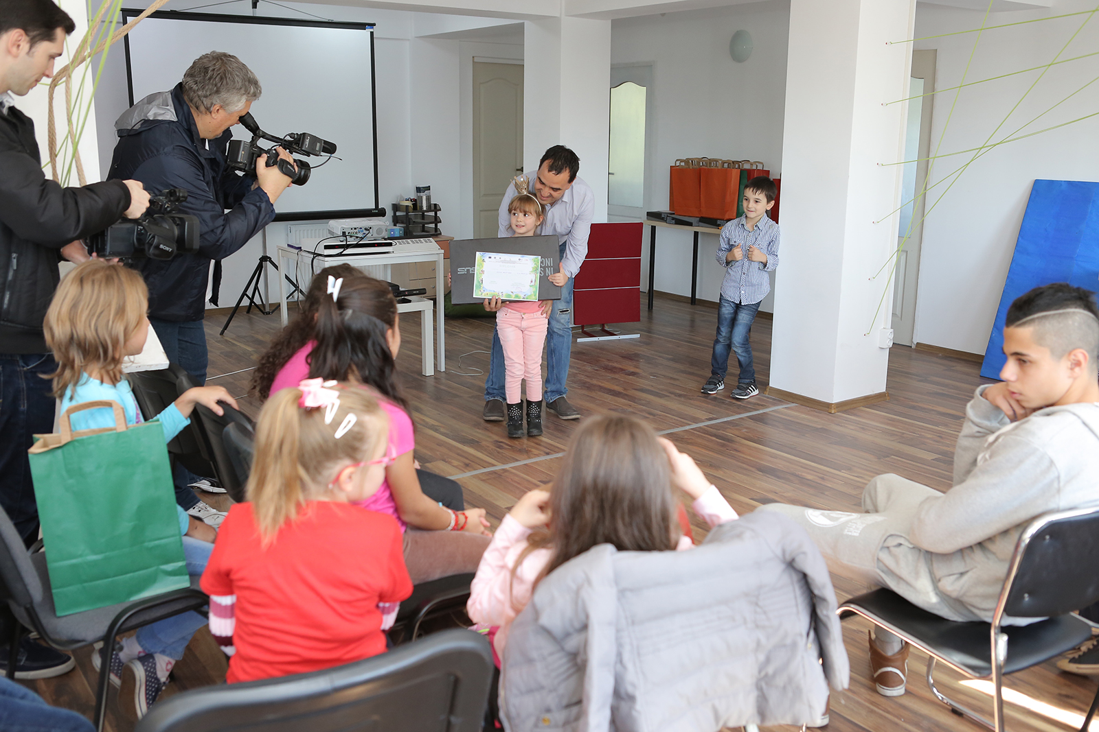 Concurs de creație organizat în scopul ajutorării copiilor la Fundația Solidaritate și Speranță