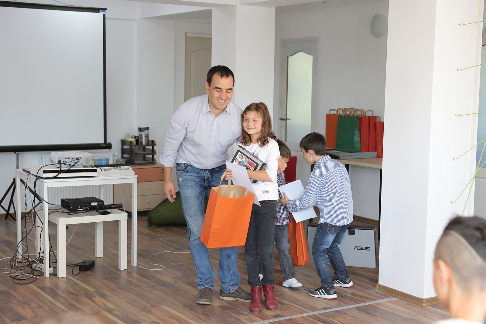 Concurs de creație organizat în scopul ajutorării copiilor la Fundația Solidaritate și Speranță