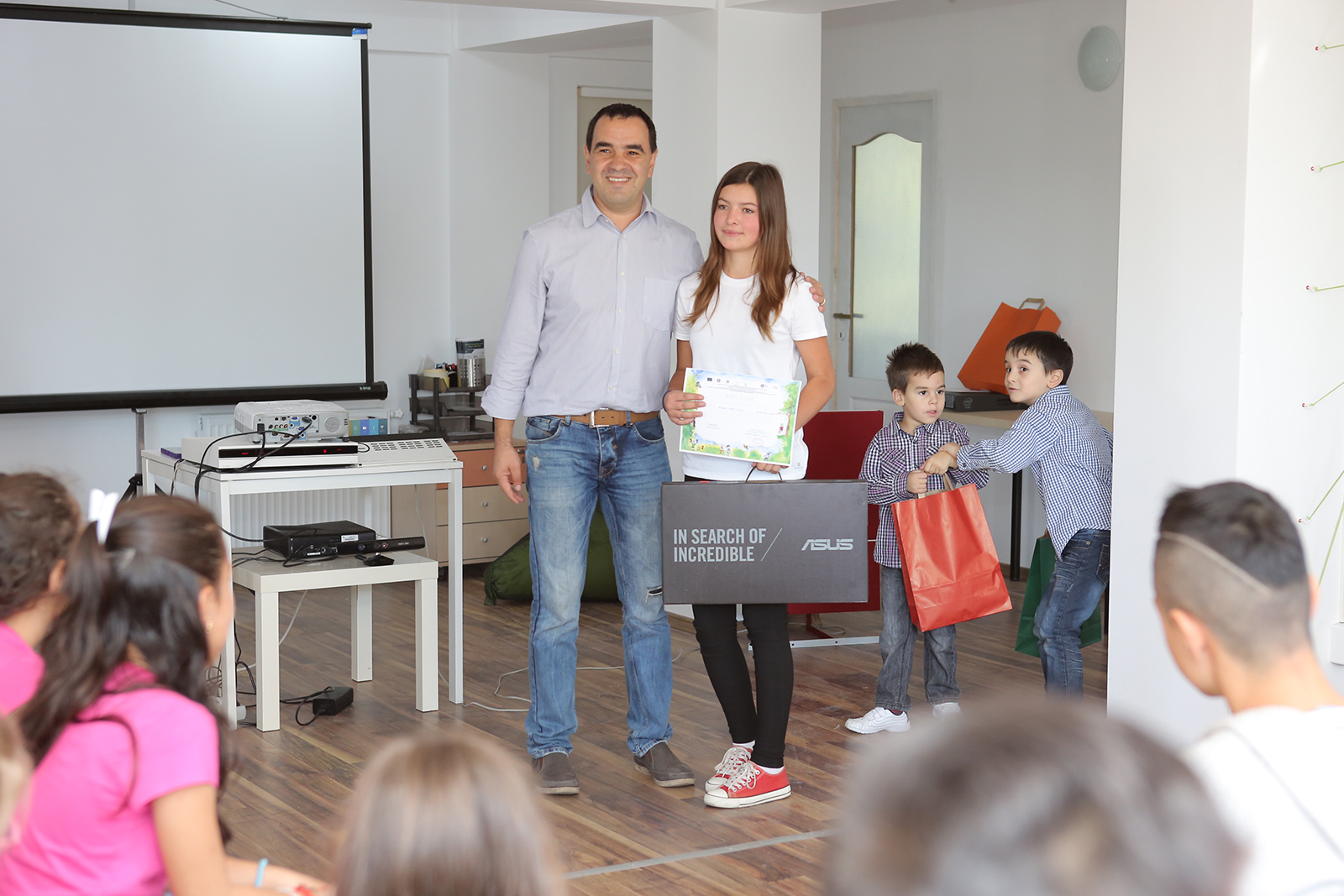 Concurs de creație organizat în scopul ajutorării copiilor la Fundația Solidaritate și Speranță