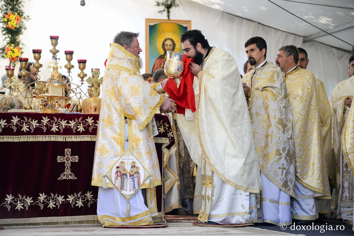 „Ale Tale dintru ale Tale, Ție Îți aducem de toate și pentru toate”