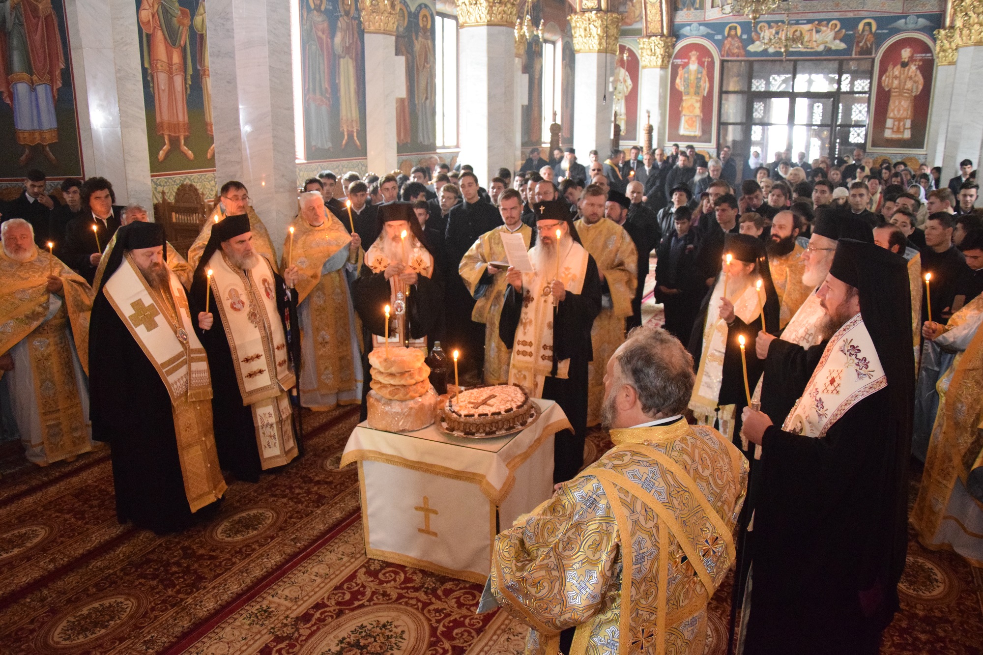 Ample manifestări spiritual-culturale, la împlinirea a 160 de ani de la înființarea Seminarului Teologic Liceal Ortodox „Veniamin Costachi” Ample manifestări spiritual-culturale, la împlinirea a 160 de ani de la înființarea Seminarului Teologic Liceal Ortodox „Veniamin Costachi”