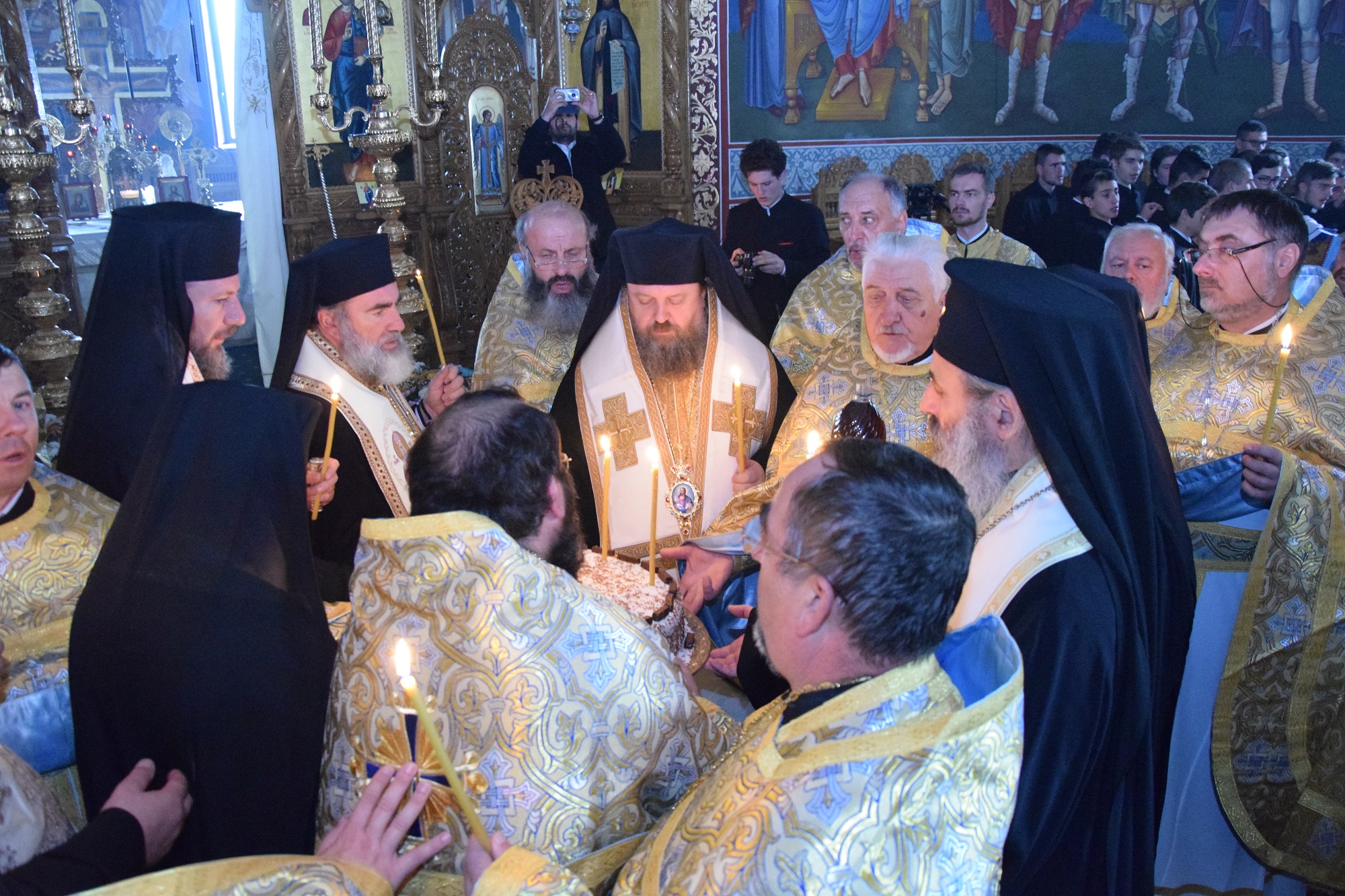 Ample manifestări spiritual-culturale, la împlinirea a 160 de ani de la înființarea Seminarului Teologic Liceal Ortodox „Veniamin Costachi” Ample manifestări spiritual-culturale, la împlinirea a 160 de ani de la înființarea Seminarului Teologic Liceal Ortodox „Veniamin Costachi”