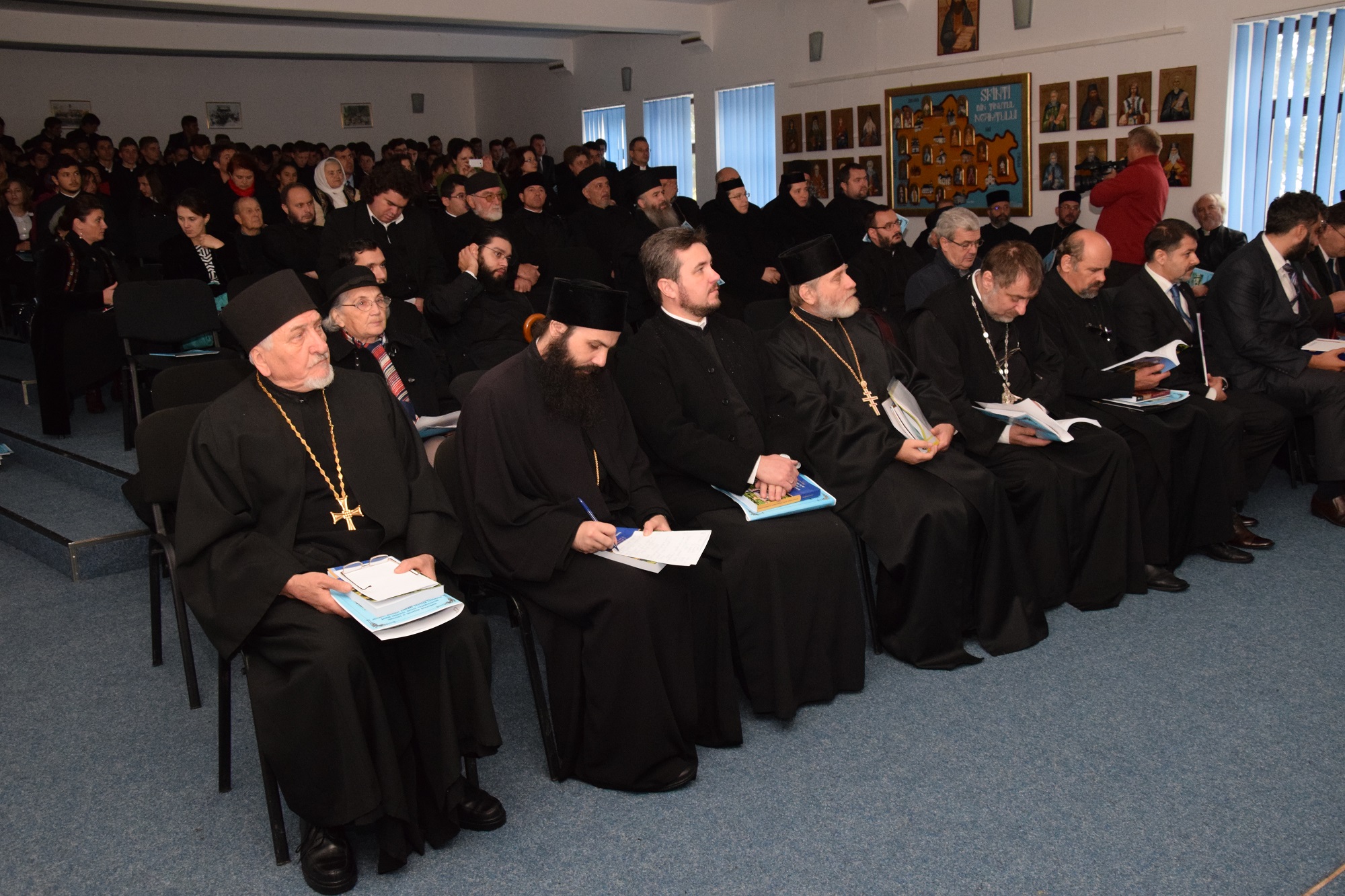Ample manifestări spiritual-culturale, la împlinirea a 160 de ani de la înființarea Seminarului Teologic Liceal Ortodox „Veniamin Costachi” Ample manifestări spiritual-culturale, la împlinirea a 160 de ani de la înființarea Seminarului Teologic Liceal Ortodox „Veniamin Costachi”