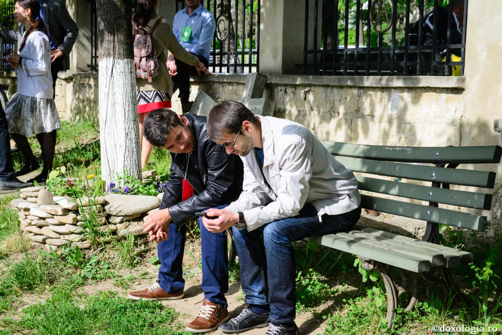 Nu-i moraliza, iubește-i!