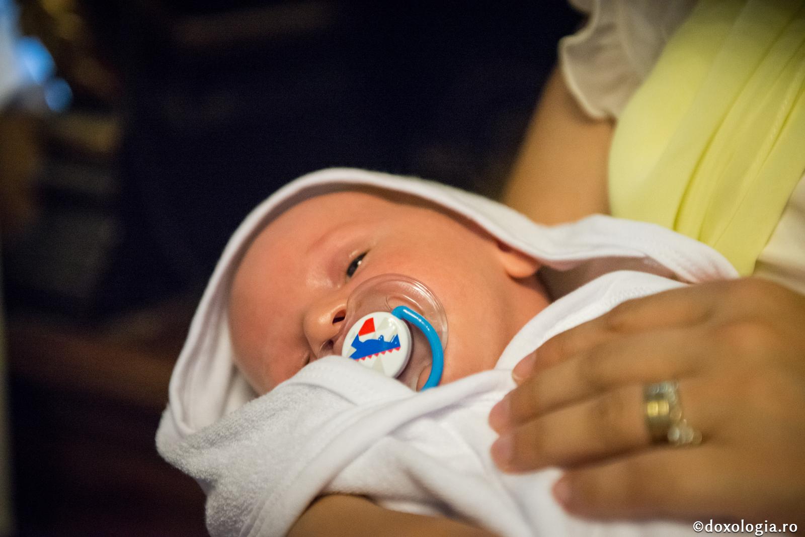 Ne naştem pe rând şi murim pe sărite