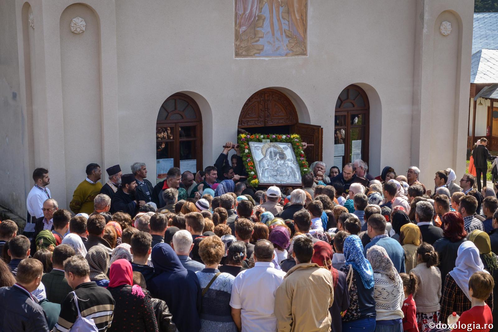 Câți nu au luptat cu Biserica și nu au reușit să o biruiască?